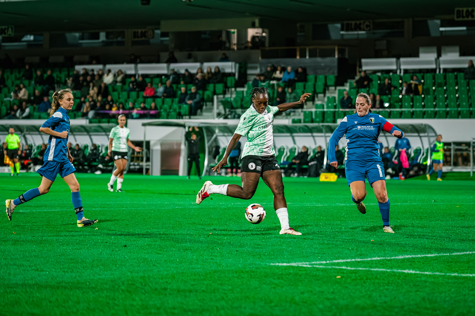 Match championnat LNB féminine opposant Yverdon Sport FC et FC Oerlikon/Polizei ZH 1 au Stade Municipal. (Christian António/LibsVisuals.com)