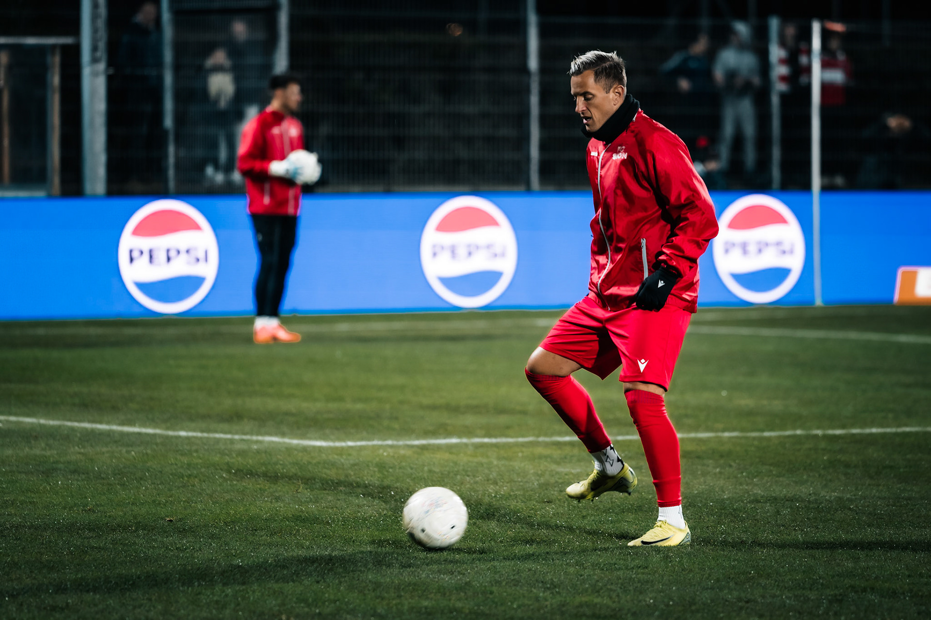 Reto Ziegler, Défenseur du FC Sion à l’échauffement lors du match entre Yverdon Sport FC et FC Sion au Stade Municipal (Yverdon-Sport FC). (Christian António/LibsVisuals.com)