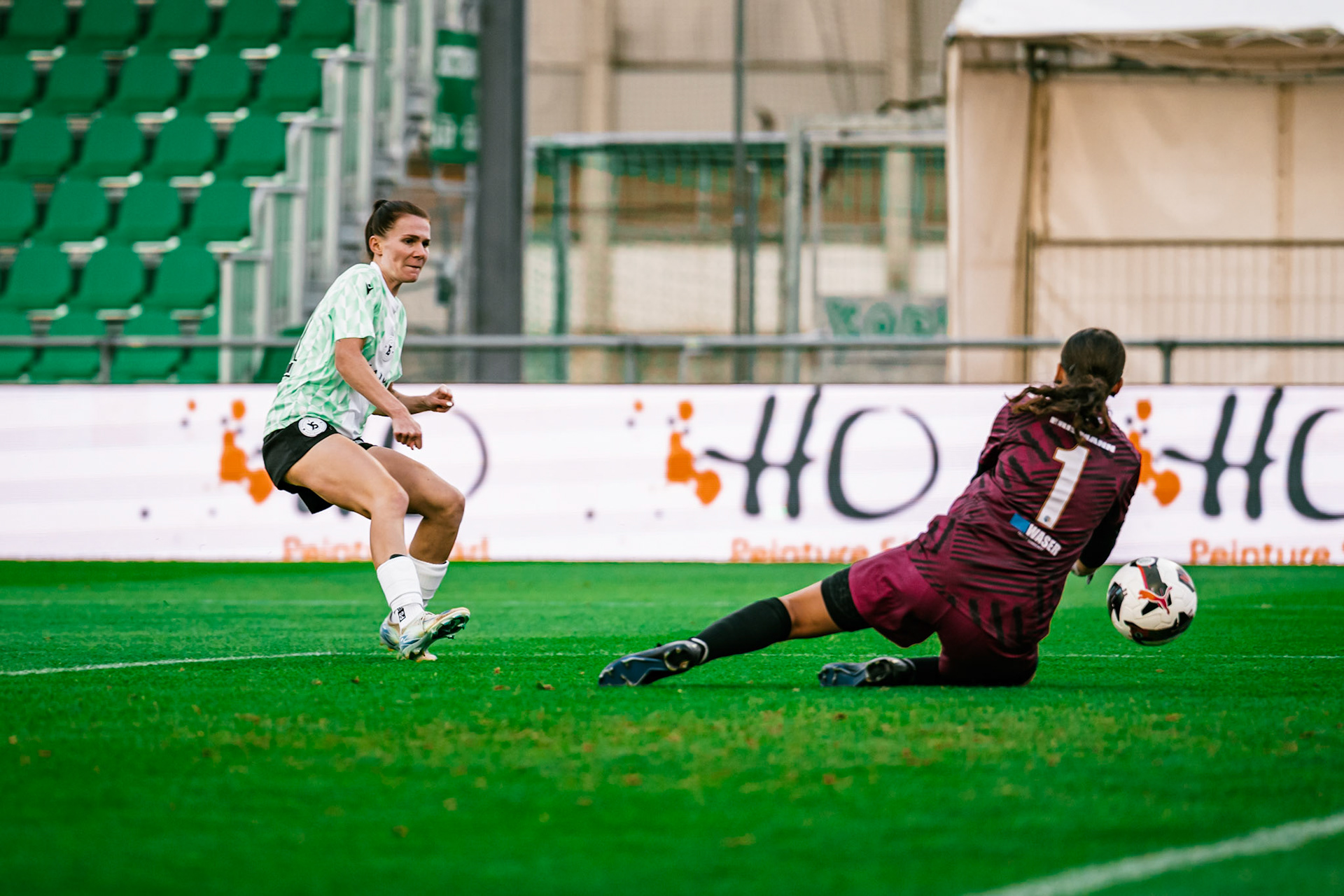 Match championnat LNB féminine opposant Yverdon Sport FC et FC Schlieren au Stade Municipal. (Christian António/LibsVisuals.com)