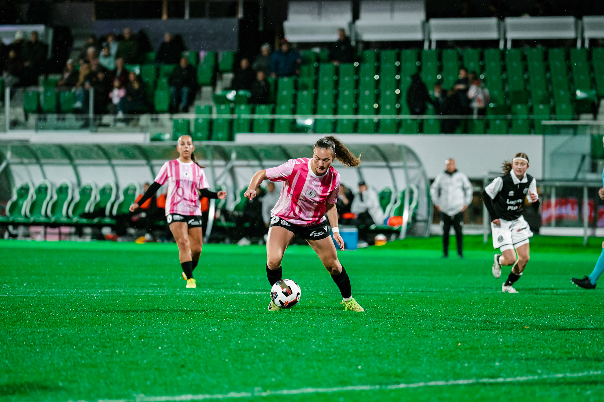 Match de championnat LNB féminine opposant Yverdon Sport FC et le FC Lugano au Stade Municipal, Yverdon-les-Bains. (Christian António / LibsVisuals.com)