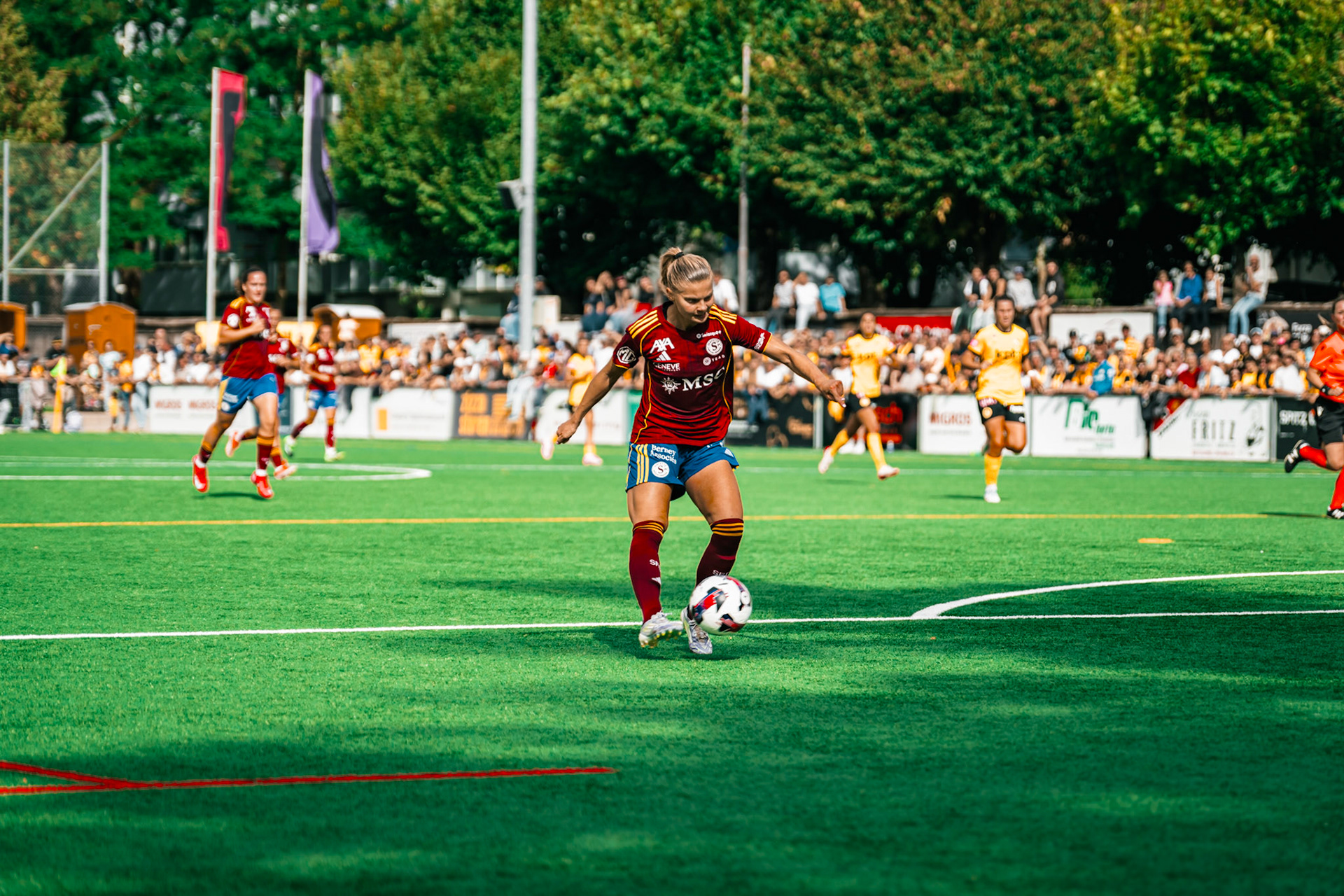 Match de l’AXA Women’s Super League opposant BSC YB Frauen et Servette FC Chênois Féminin au Spitalacker (Kunstrasenfeld), Bern. (Christian António/LibsVisuals.com)