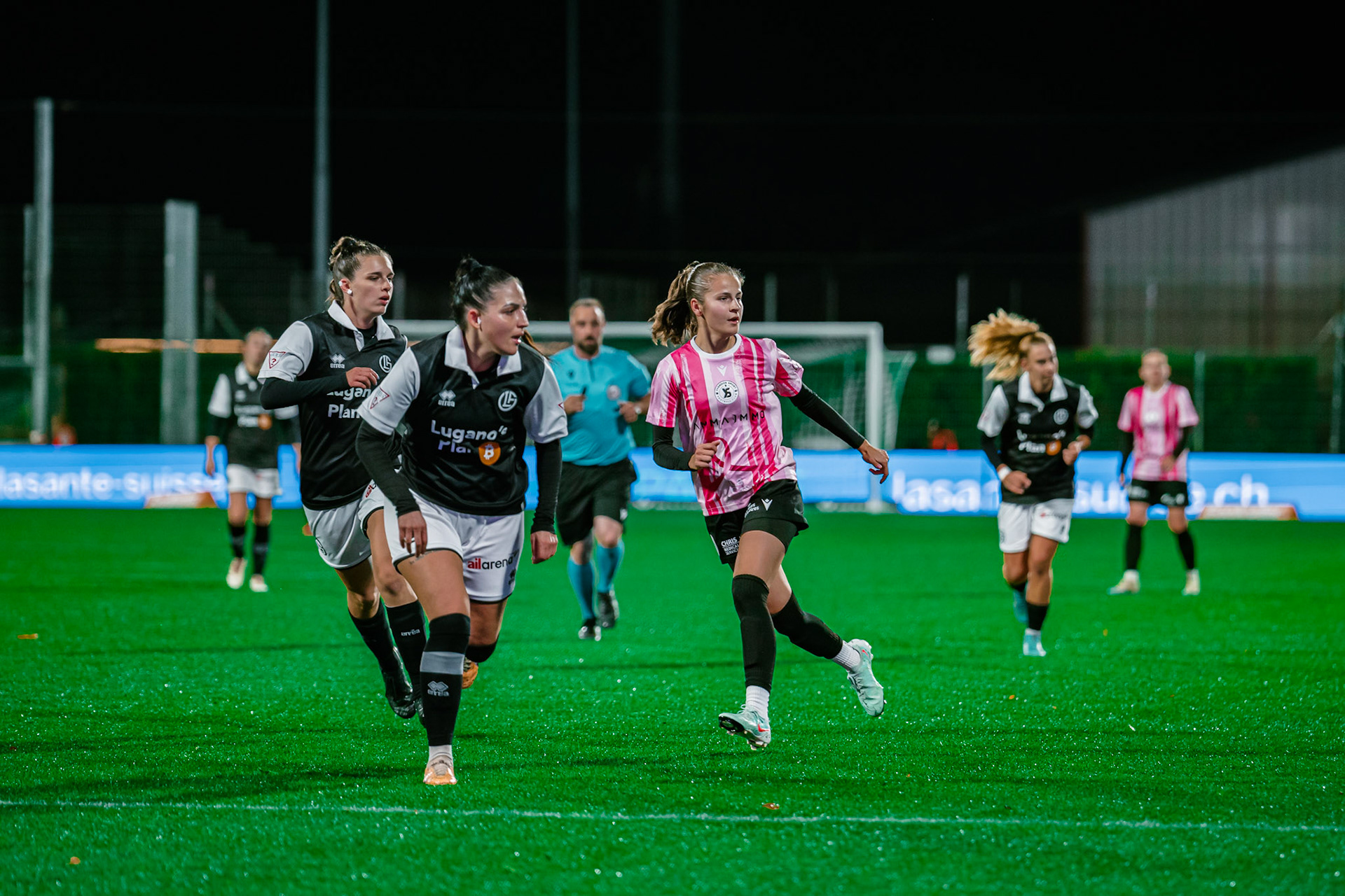 Match de championnat LNB féminine opposant Yverdon Sport FC et le FC Lugano au Stade Municipal, Yverdon-les-Bains. (Christian António / LibsVisuals.com)