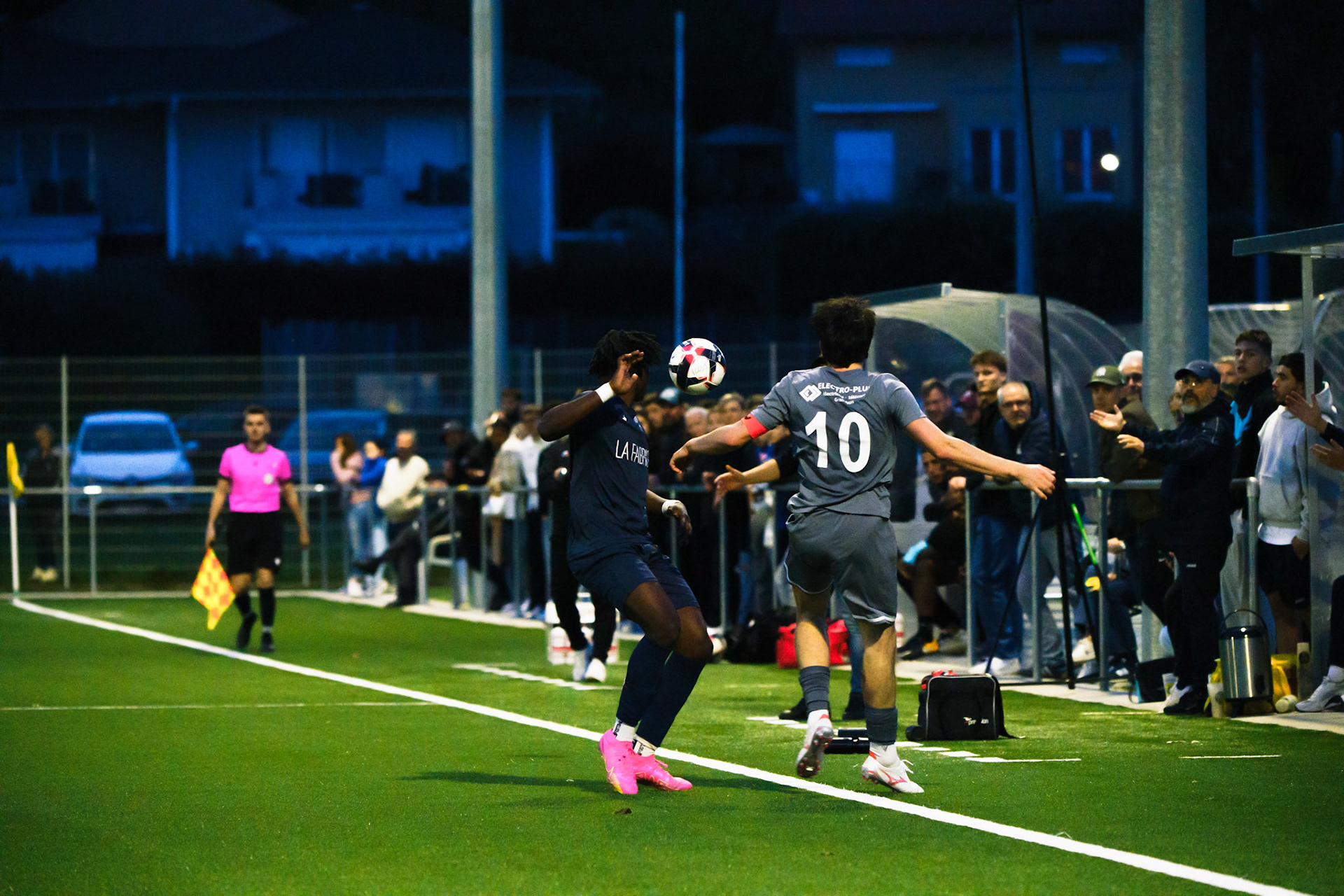 Match 2ème Ligue FC Champagne - FC Grandson-Tuileries au Terrain de Sport de Derrière-Ville à Champagne