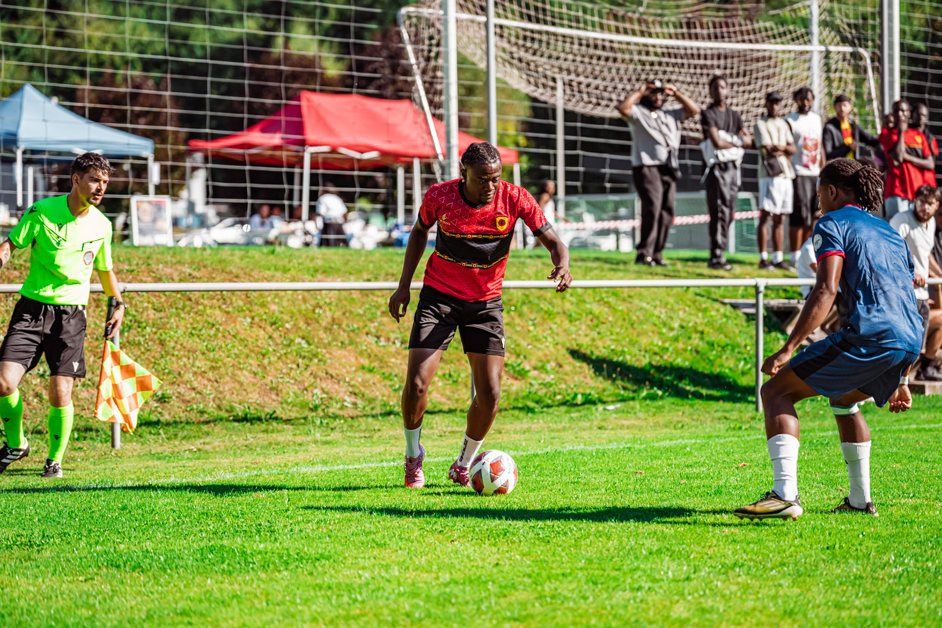 Match amical opposant l’Angola et le Cap-Vert (CanFribourg) au Terrain Communal de Corminboeuf. (Christian António/LibsVisuals.com)
