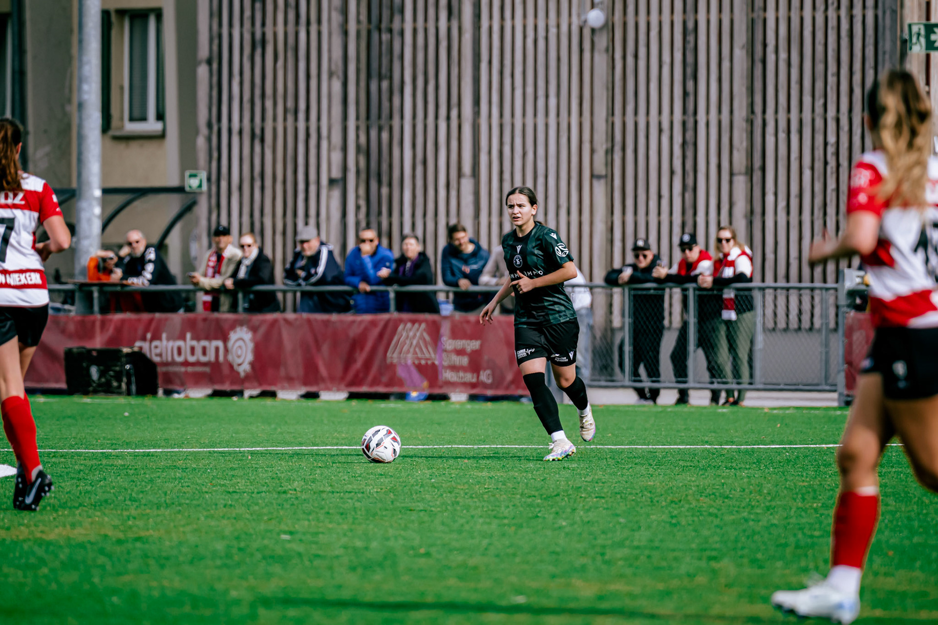 Match de championnat LNB Féminine opposant le FC Winterthur et Yverdon Sport FC au Schützenwiese, Winterthur. (Christian António/LibsVisuals.com)