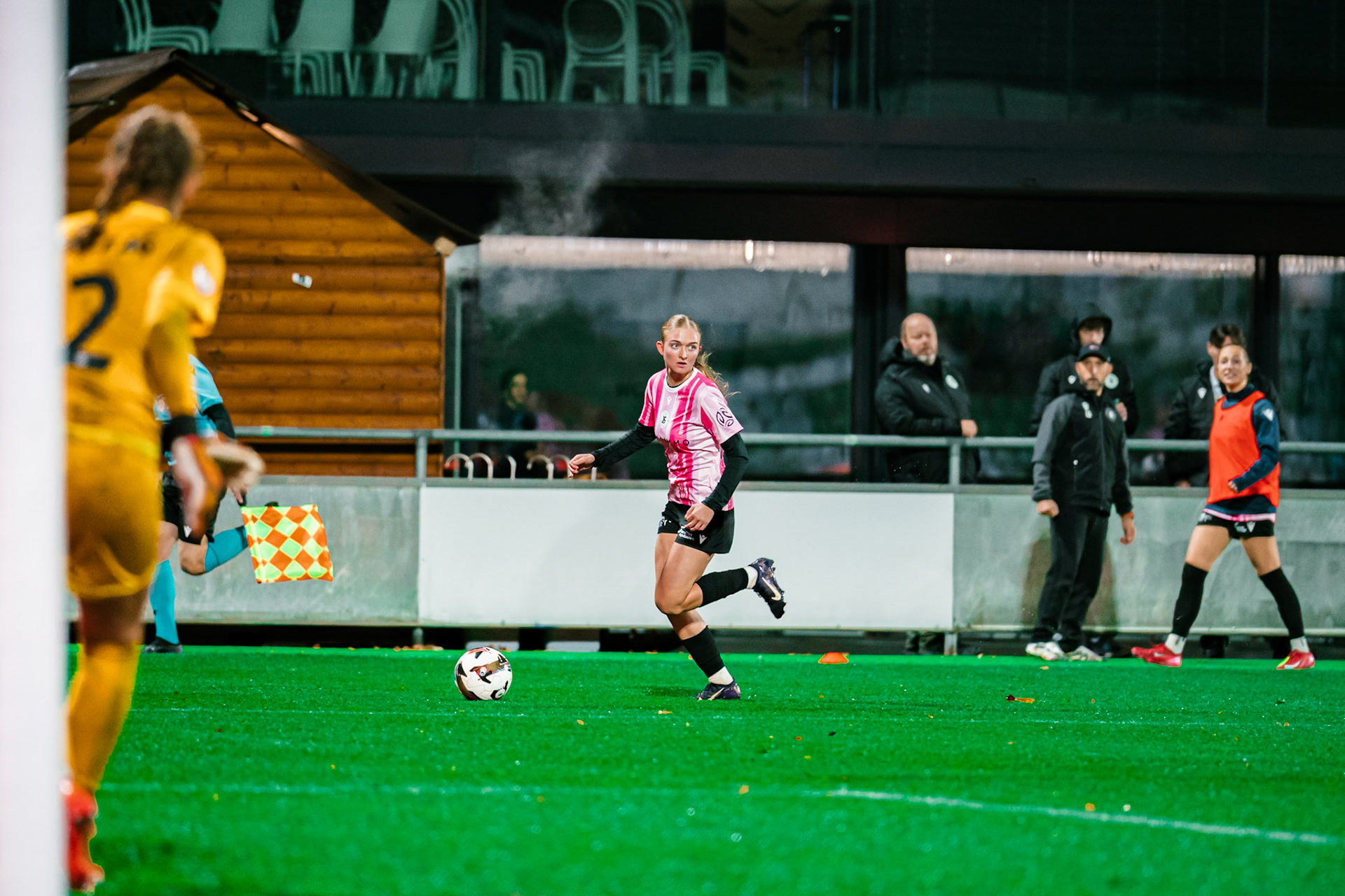 Match de championnat LNB féminine opposant Yverdon Sport FC et le FC Lugano au Stade Municipal, Yverdon-les-Bains. (Christian António / LibsVisuals.com)