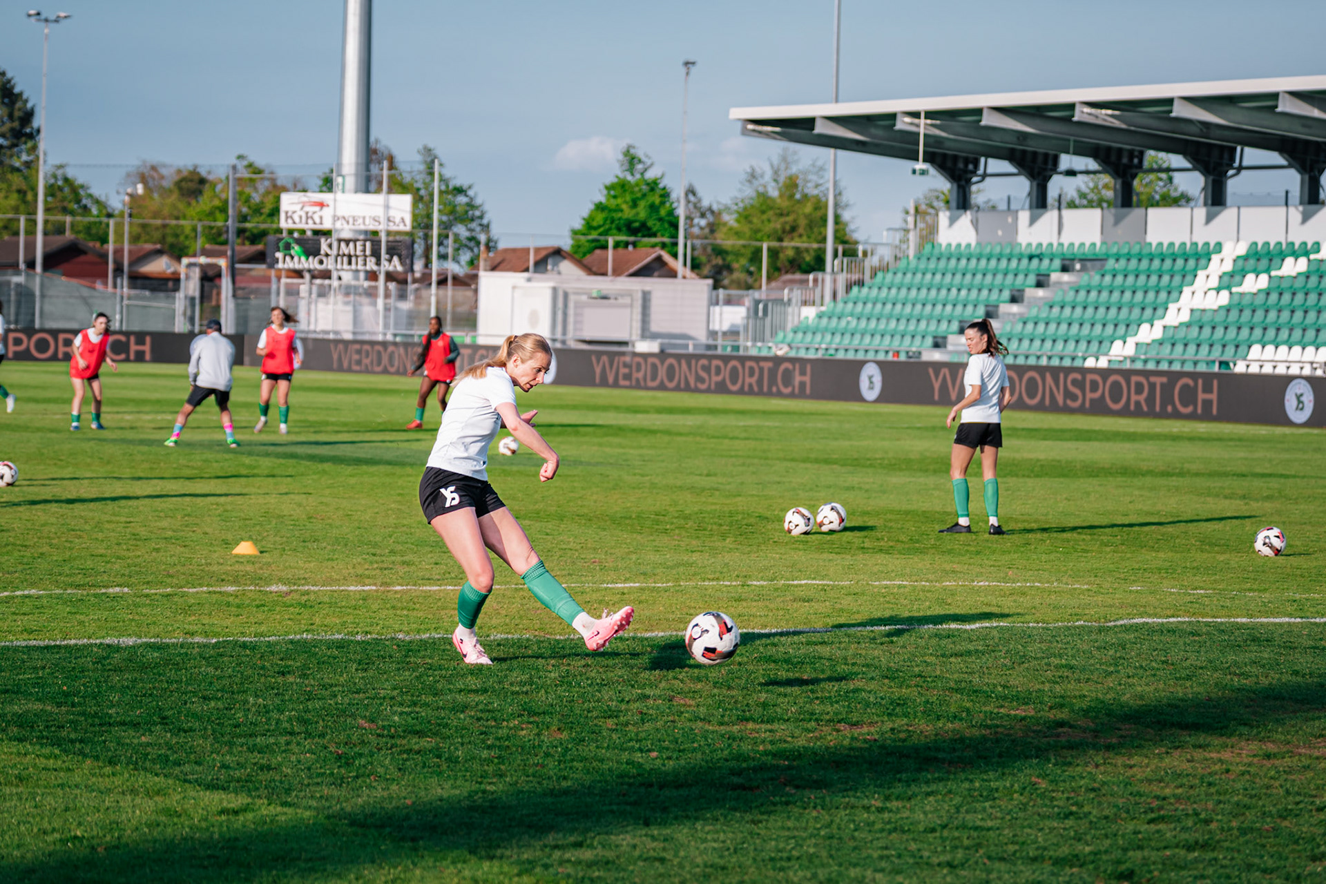 Yverdon Sport FC et Frauenteam Thun Berner-Oberland au Stade Municipal. (Christian António/LibsVisuals.com)