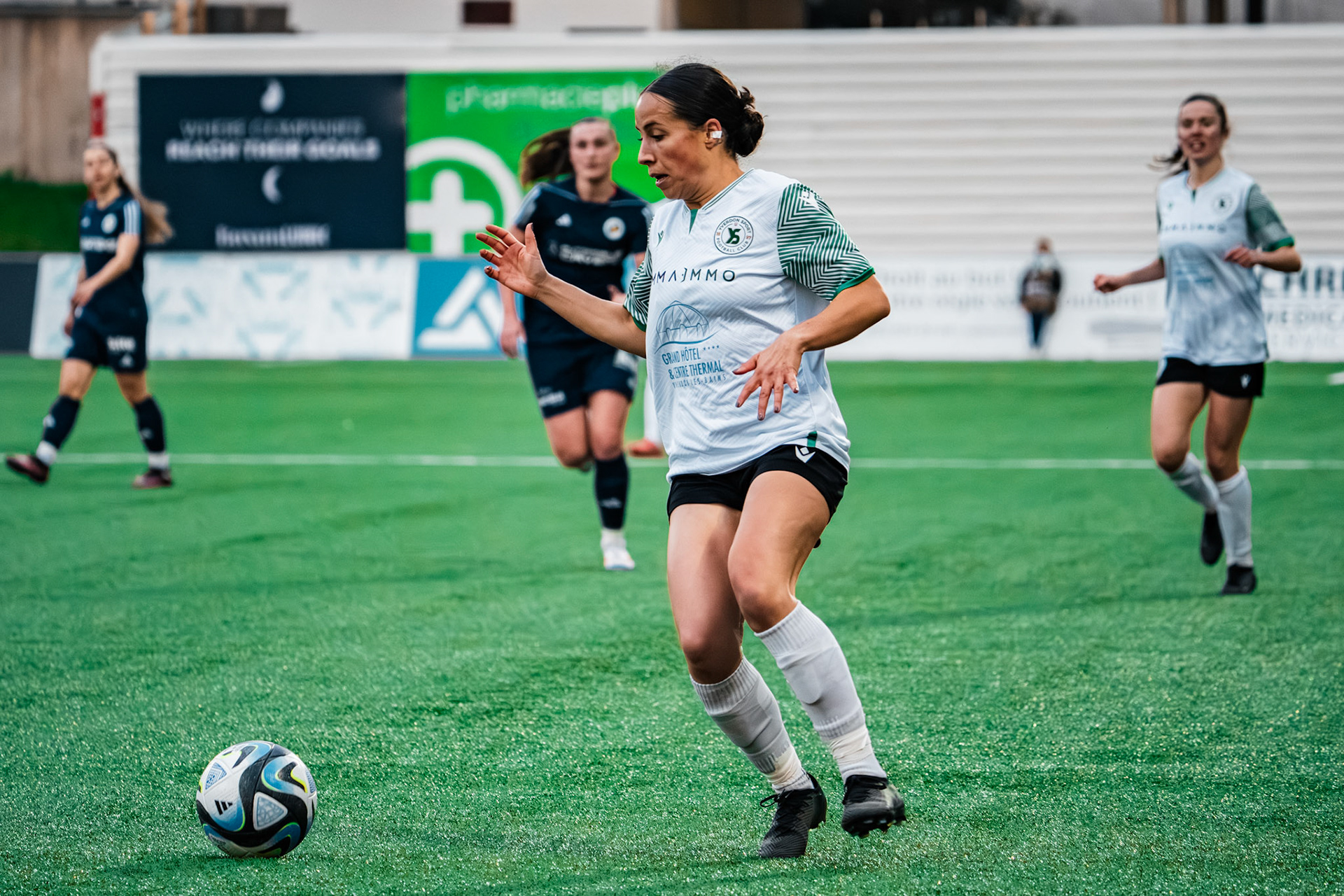 Etoile Carouge FC et Yverdon Sport FC au  Stade de la Fontenette (Christian António/LibsVisuals.com)