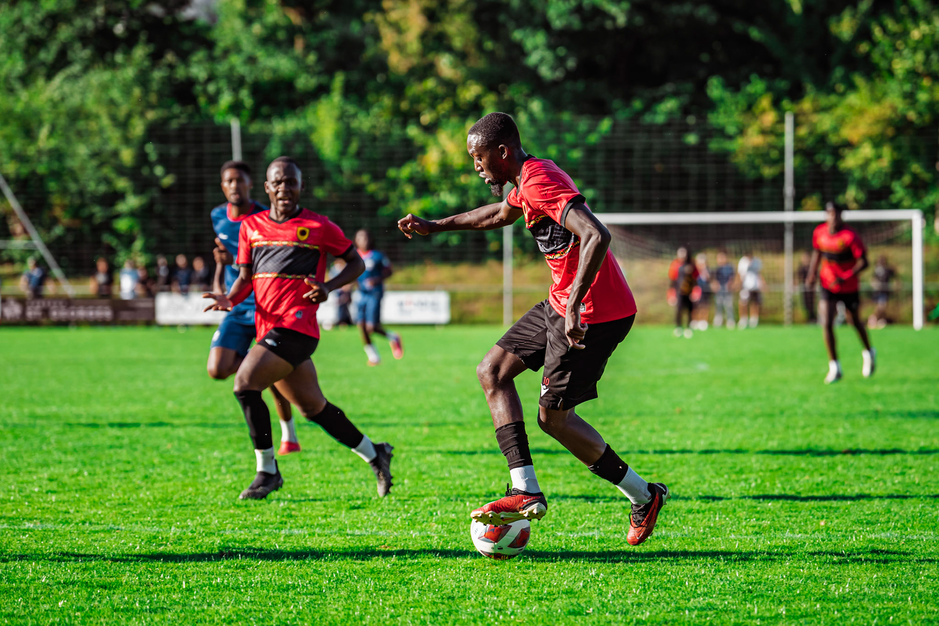 Match amical opposant l’Angola et le Cap-Vert (CanFribourg) au Terrain Communal de Corminboeuf. (Christian António/LibsVisuals.com)