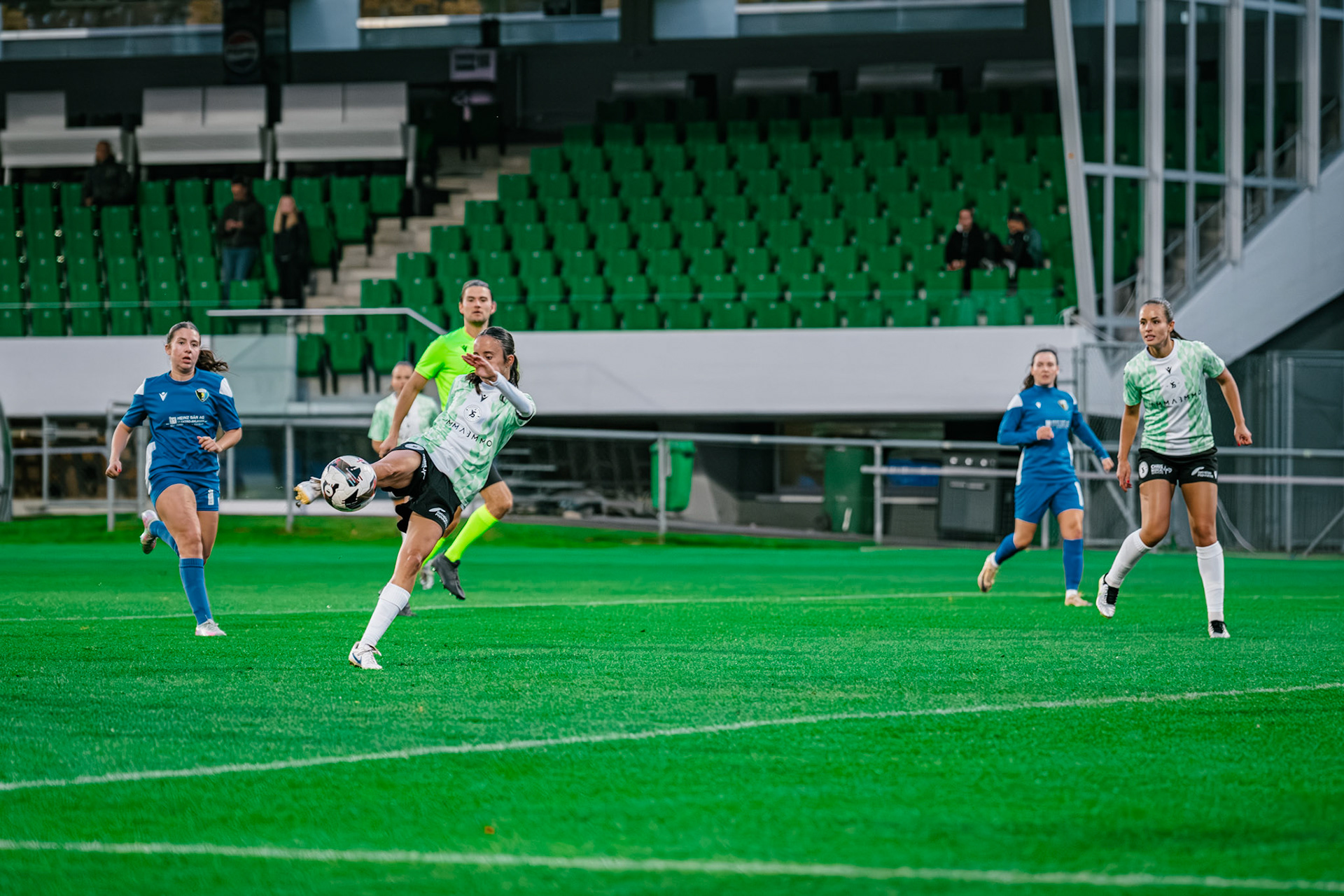 Match championnat LNB féminine opposant Yverdon Sport FC et FC Oerlikon/Polizei ZH 1 au Stade Municipal. (Christian António/LibsVisuals.com)