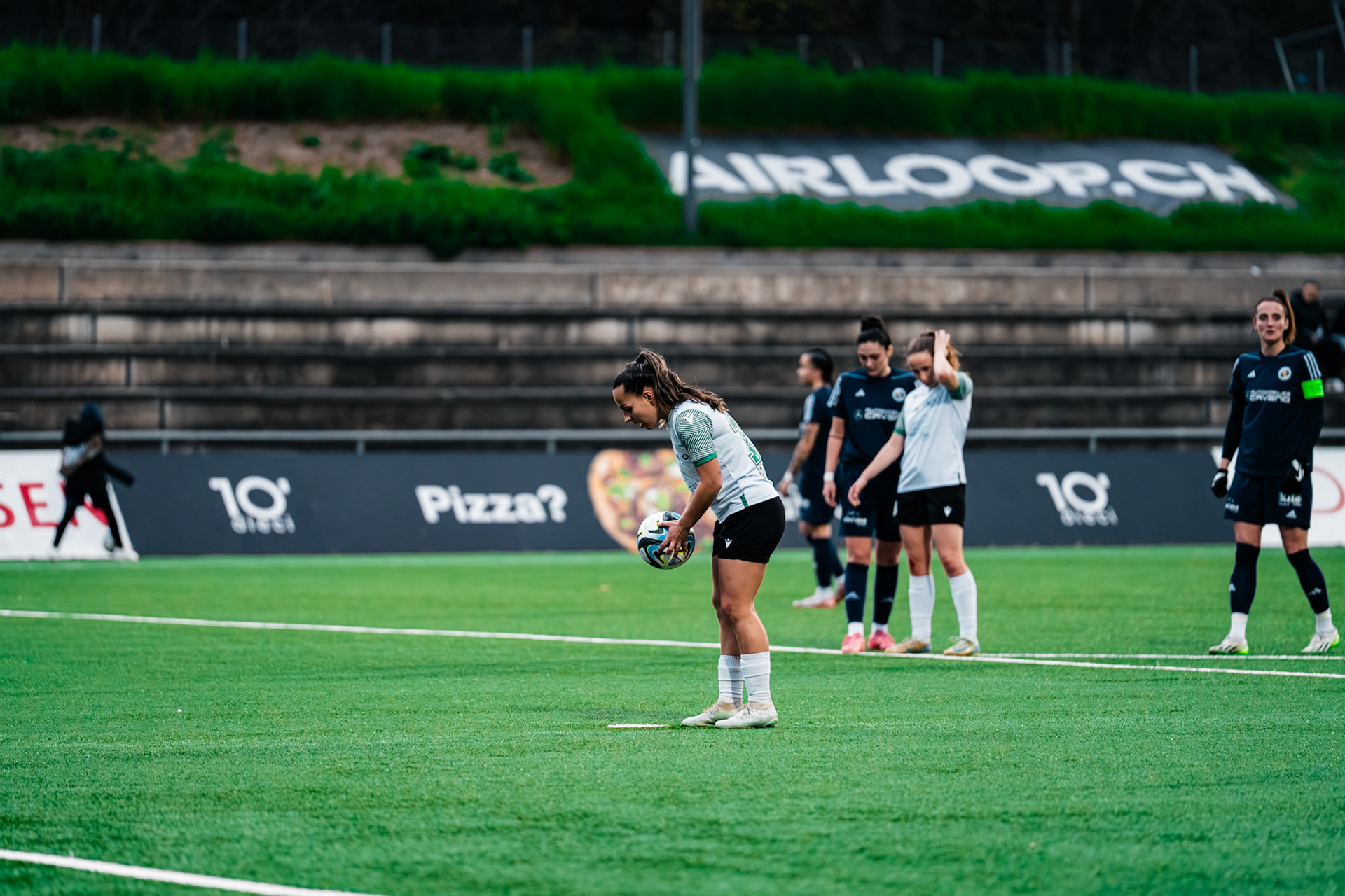 Etoile Carouge FC et Yverdon Sport FC au  Stade de la Fontenette (Christian António/LibsVisuals.com)