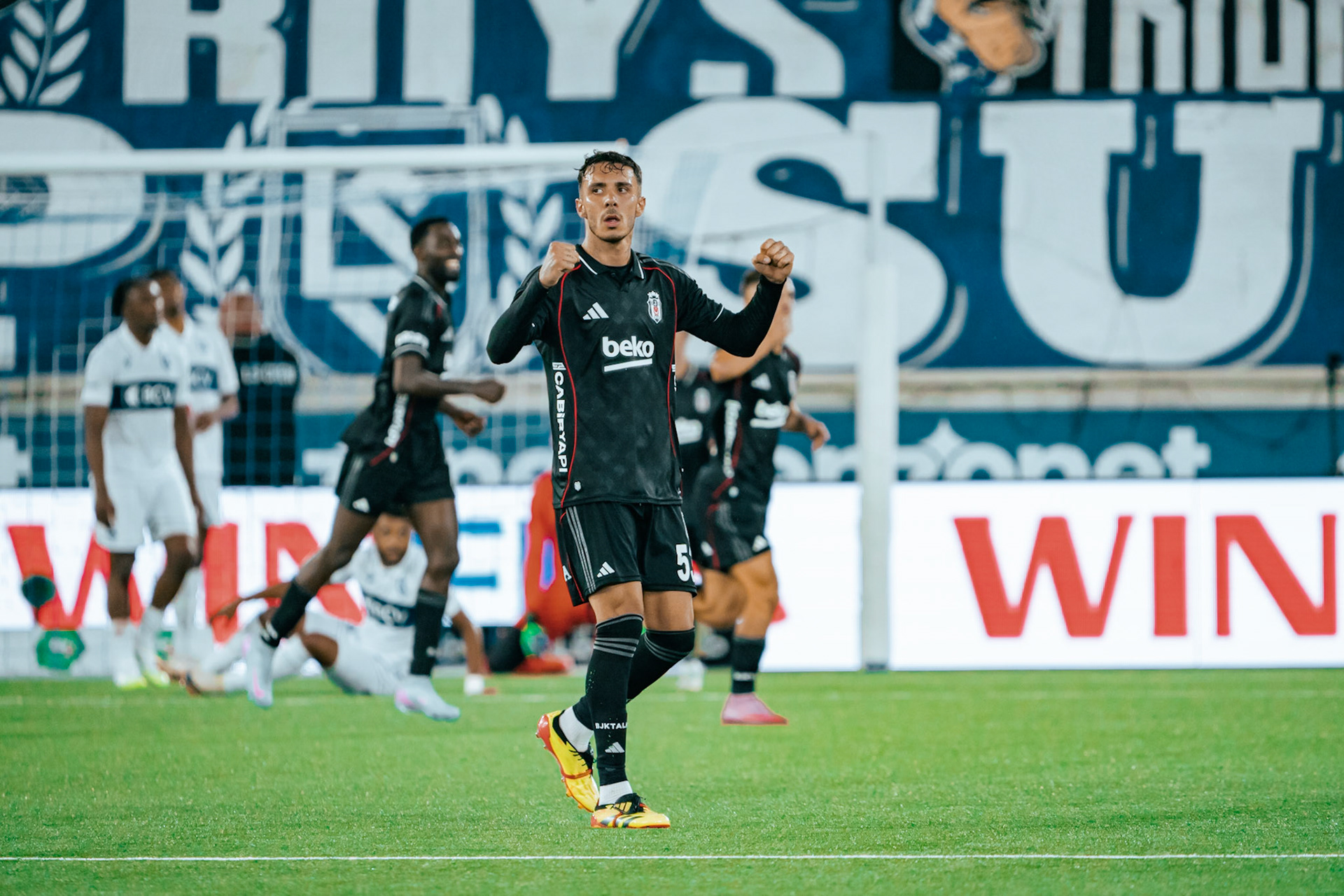 Match aller du tour de barrage de l’UEFA Europa Conference League 2025/26 opposant Lausanne-Sport et le Beşiktaş JK au Stade de la Tuilière. (Christian António/LibsVisuals.com)
