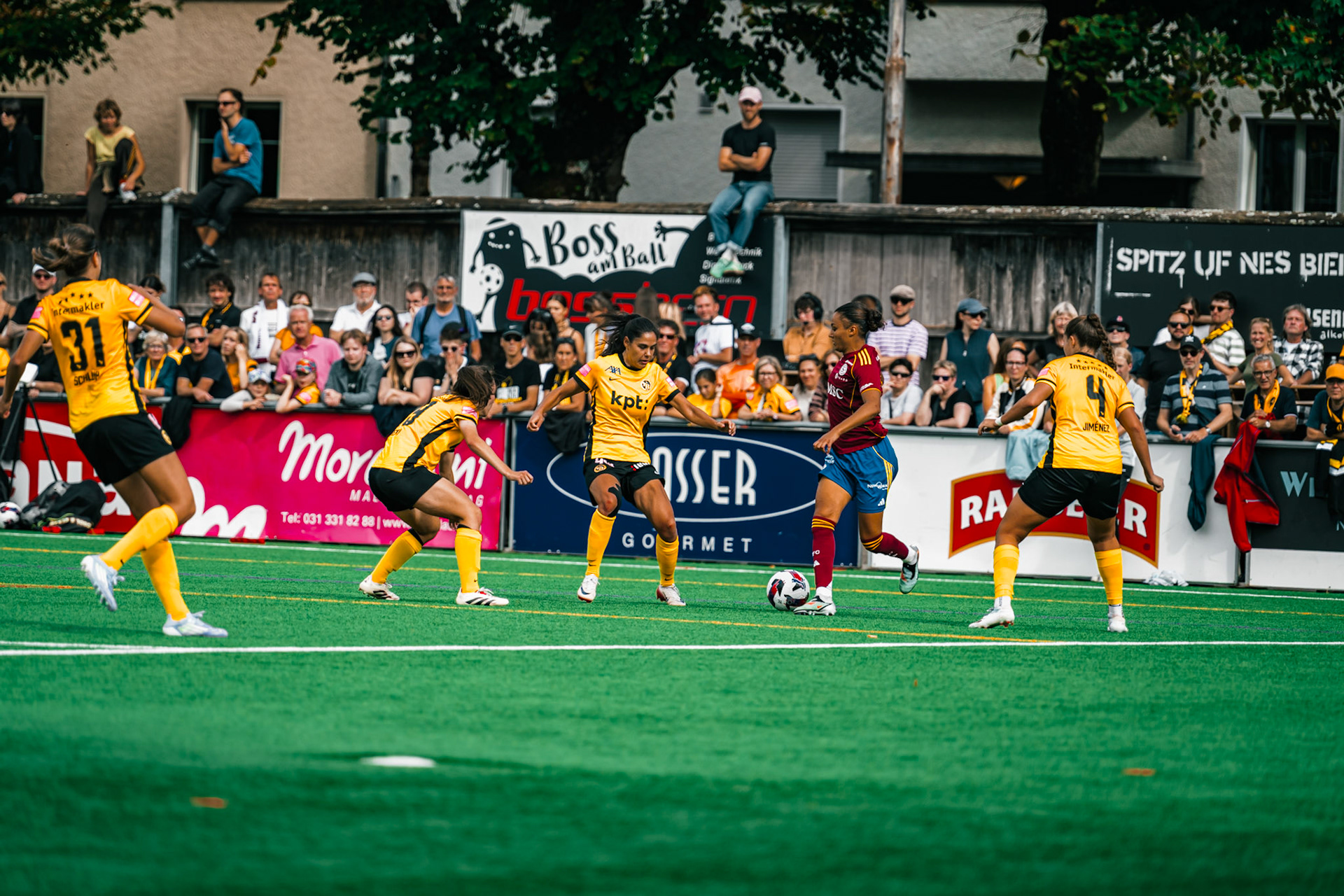 Match de l’AXA Women’s Super League opposant BSC YB Frauen et Servette FC Chênois Féminin au Spitalacker (Kunstrasenfeld), Bern. (Christian António/LibsVisuals.com)