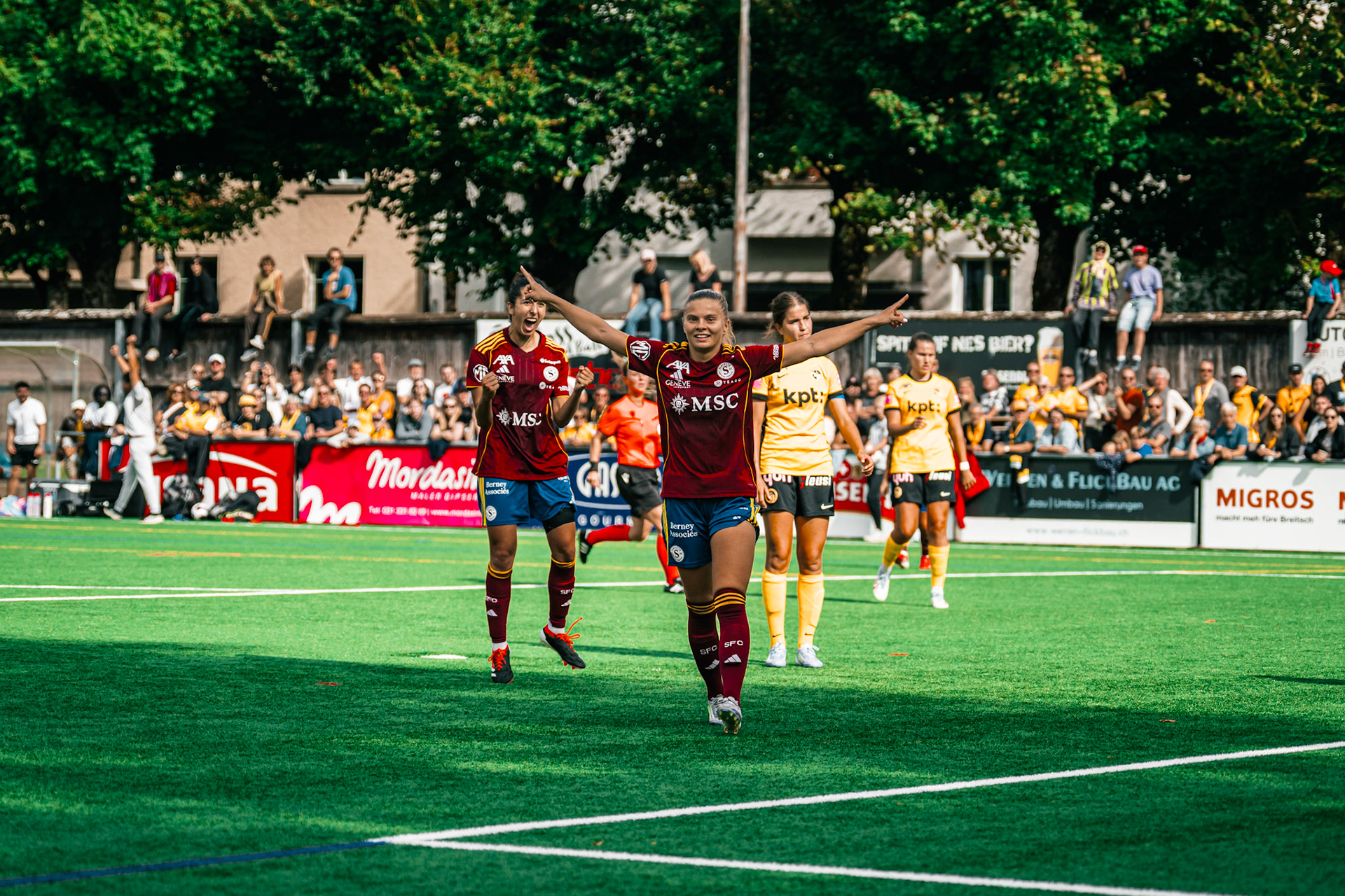 Match de l’AXA Women’s Super League opposant BSC YB Frauen et Servette FC Chênois Féminin au Spitalacker (Kunstrasenfeld), Bern. (Christian António/LibsVisuals.com)