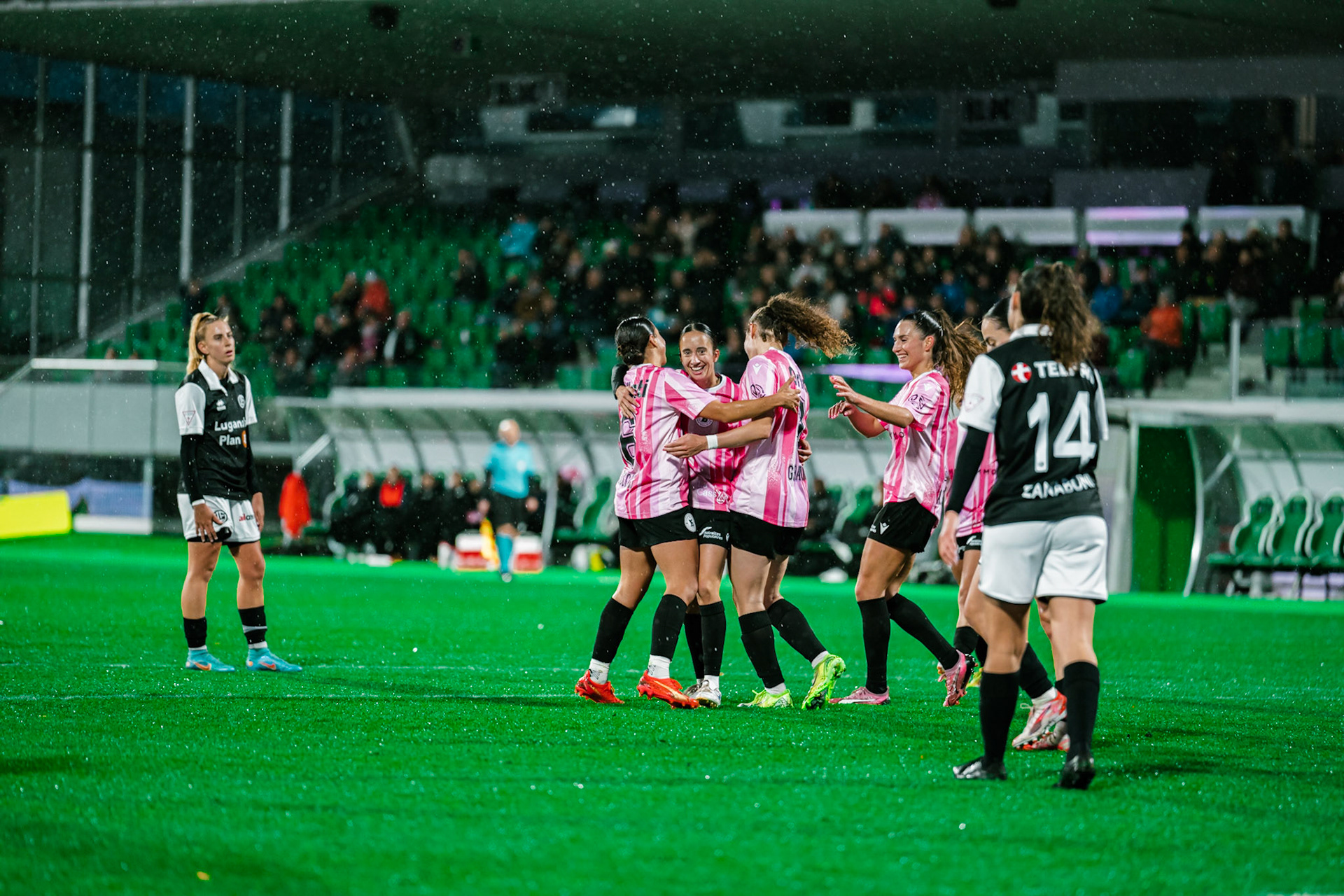 Match de championnat LNB féminine opposant Yverdon Sport FC et le FC Lugano au Stade Municipal, Yverdon-les-Bains. (Christian António / LibsVisuals.com)