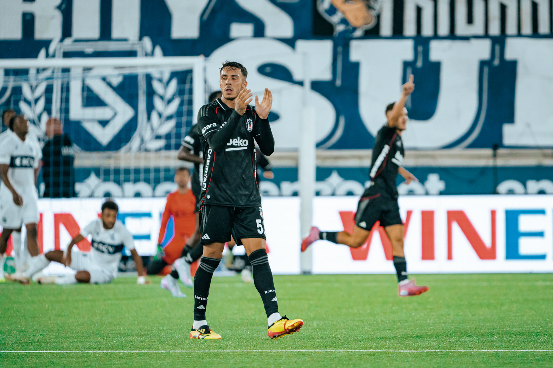 Match aller du tour de barrage de l’UEFA Europa Conference League 2025/26 opposant Lausanne-Sport et le Beşiktaş JK au Stade de la Tuilière. (Christian António/LibsVisuals.com)