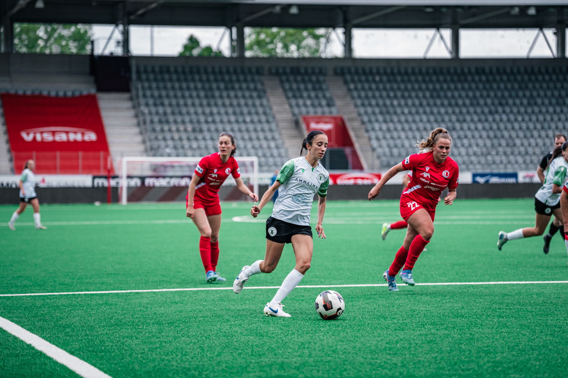Frauenteam Thun Berner-Oberland et Yverdon Sport FC à la Stockhorn Arena. (Christian António/LibsVisuals.com)