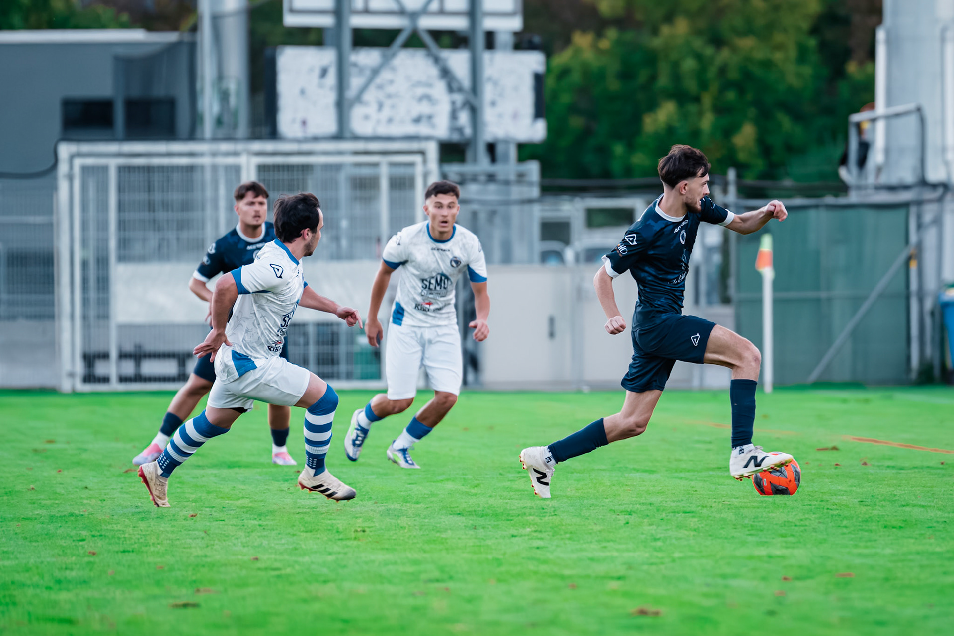 Match de championnat 3e ligue (Groupe 3) opposant le FC Azzurri Yverdon I au FC Bosna Yverdon I, au Stade Municipal, Yverdon. (Christian António/LibsVisuals.com)