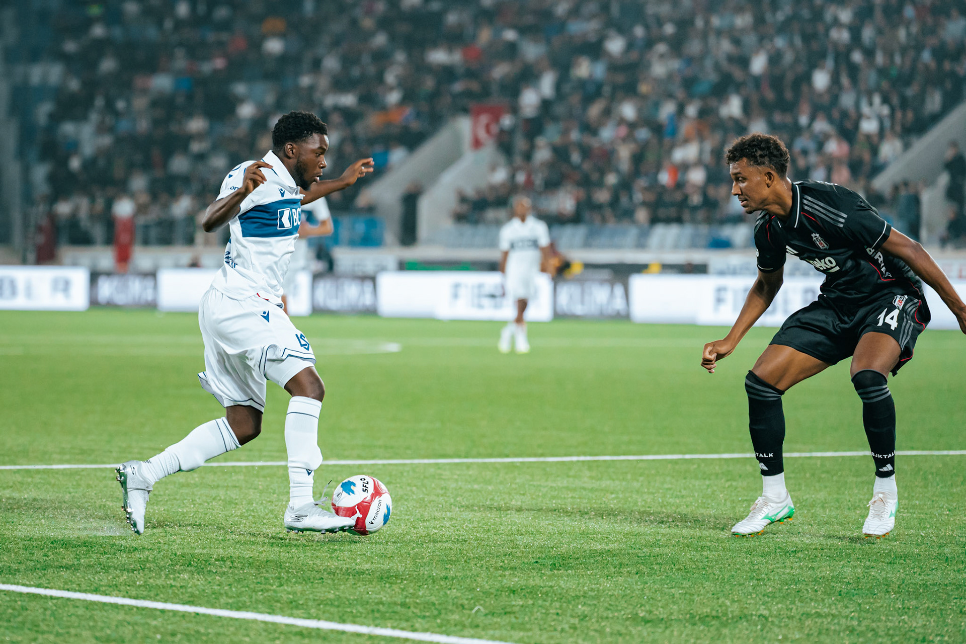 Match aller du tour de barrage de l’UEFA Europa Conference League 2025/26 opposant Lausanne-Sport et le Beşiktaş JK au Stade de la Tuilière. (Christian António/LibsVisuals.com)