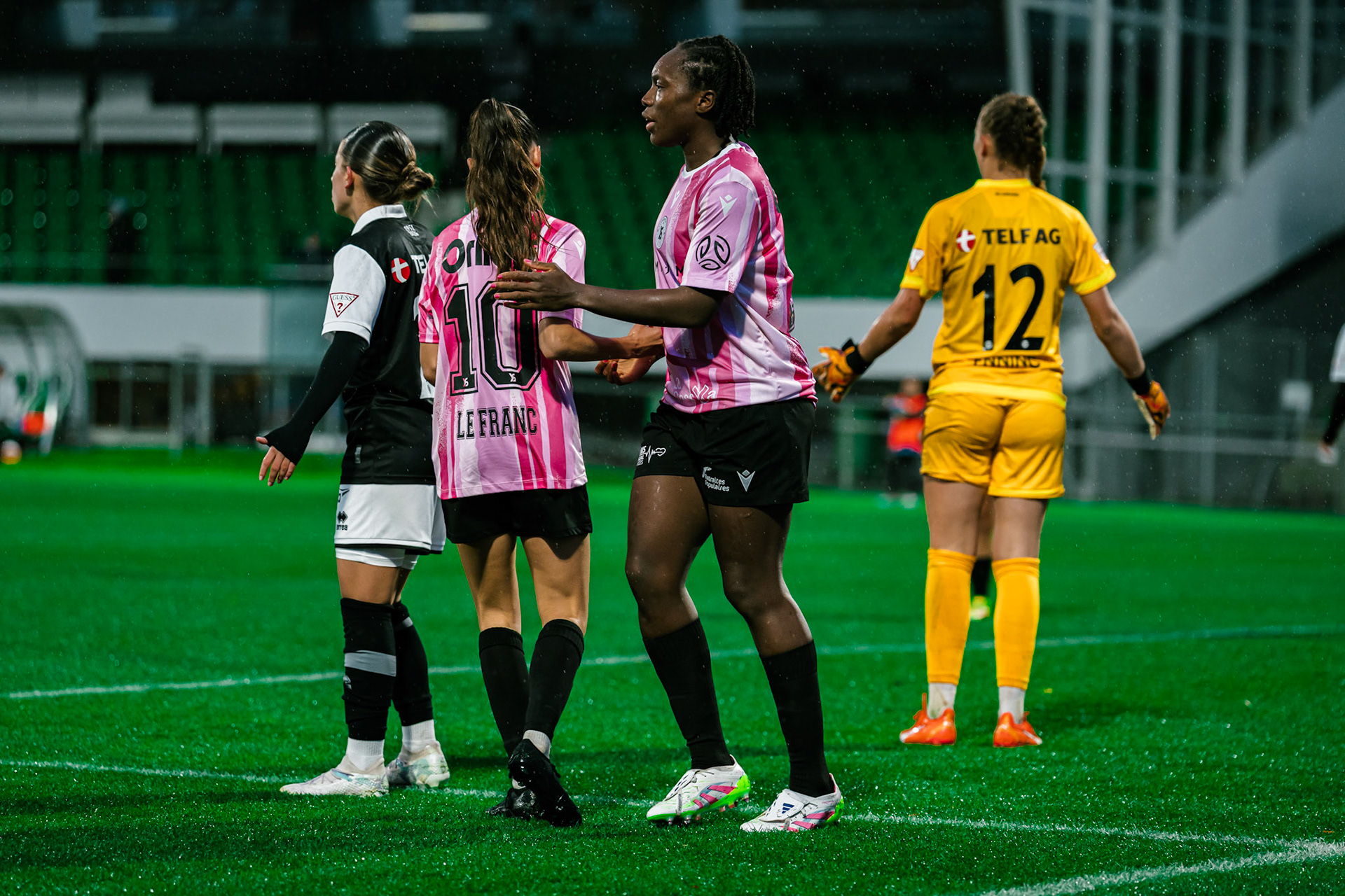 Match de championnat LNB féminine opposant Yverdon Sport FC et le FC Lugano au Stade Municipal, Yverdon-les-Bains. (Christian António / LibsVisuals.com)