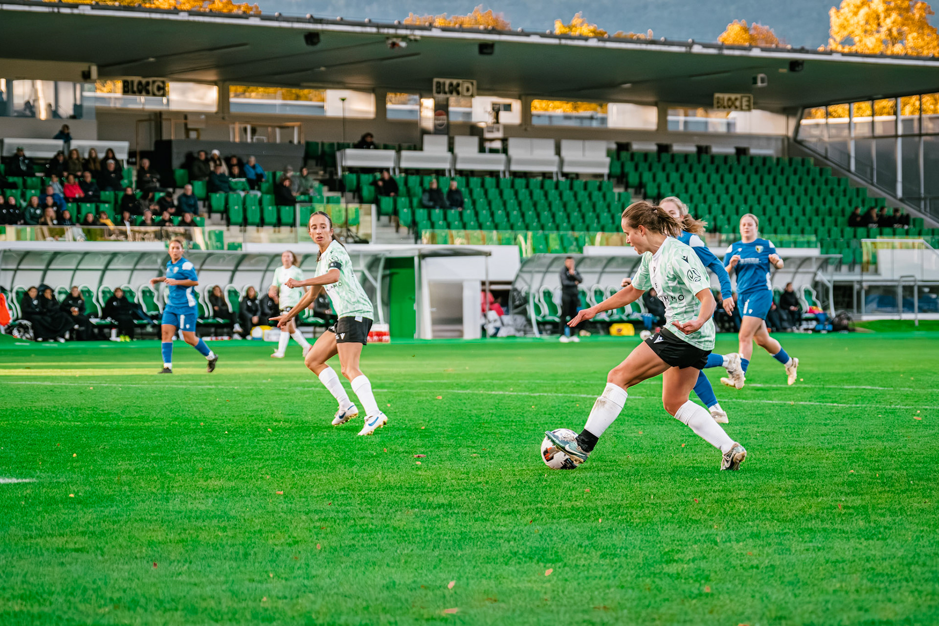 Match championnat LNB féminine opposant Yverdon Sport FC et FC Oerlikon/Polizei ZH 1 au Stade Municipal. (Christian António/LibsVisuals.com)