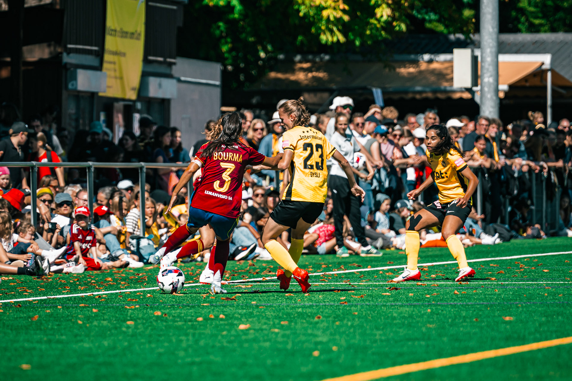 Match de l’AXA Women’s Super League opposant BSC YB Frauen et Servette FC Chênois Féminin au Spitalacker (Kunstrasenfeld), Bern. (Christian António/LibsVisuals.com)
