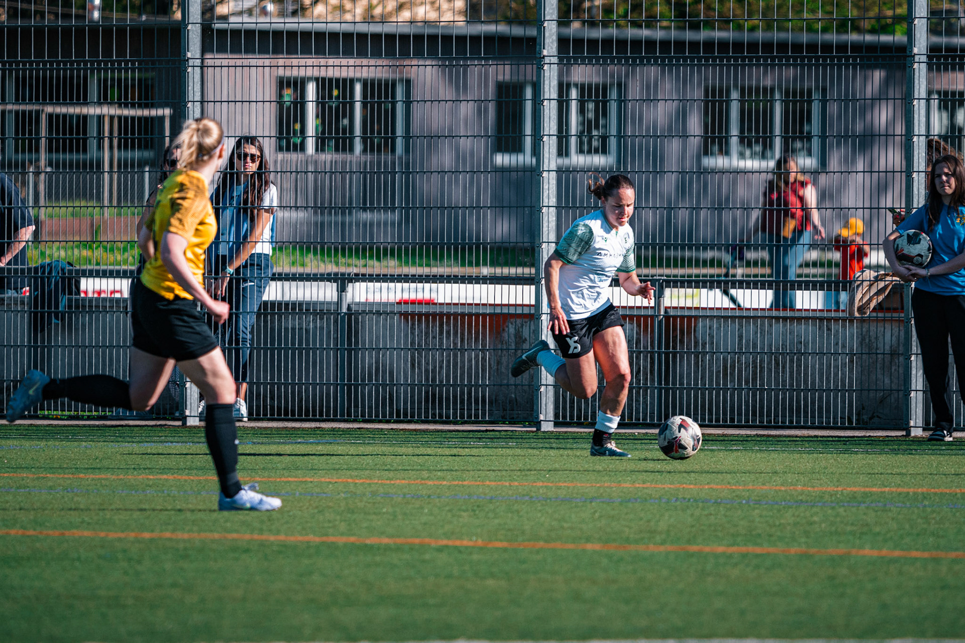 FC Schlieren et Yverdon Sport FC au Zelgli. (Christian António/LibsVisuals.com)