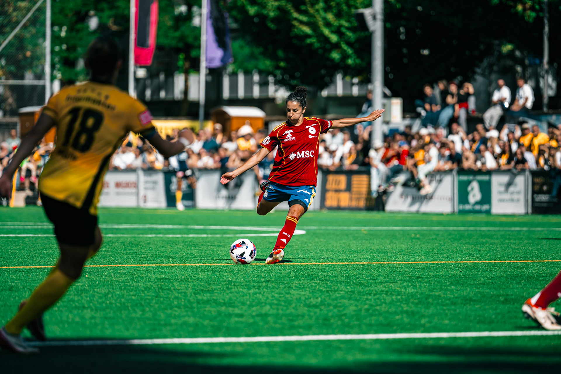 Match de l’AXA Women’s Super League opposant BSC YB Frauen et Servette FC Chênois Féminin au Spitalacker (Kunstrasenfeld), Bern. (Christian António/LibsVisuals.com)