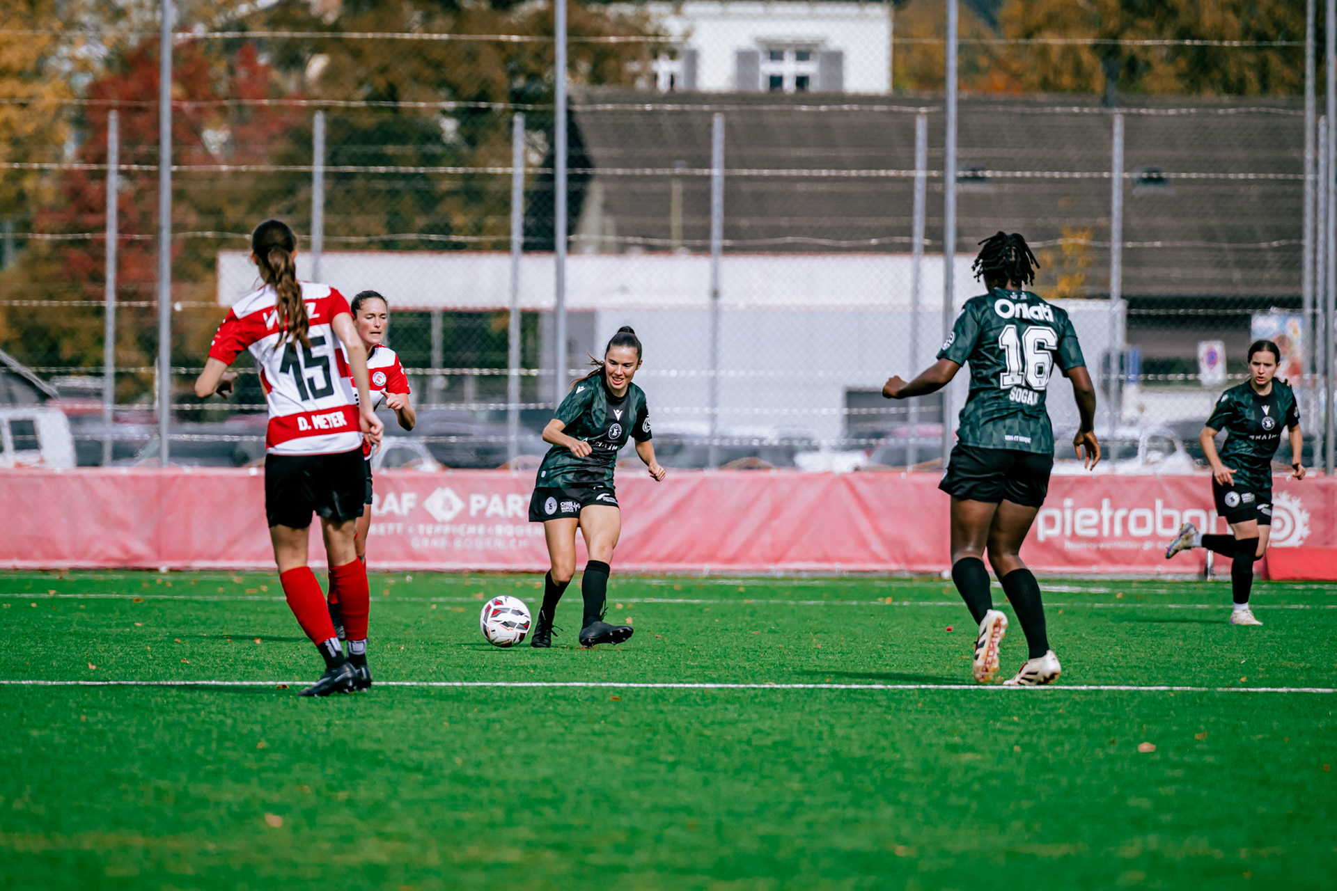 Match de championnat LNB Féminine opposant le FC Winterthur et Yverdon Sport FC au Schützenwiese, Winterthur. (Christian António/LibsVisuals.com)