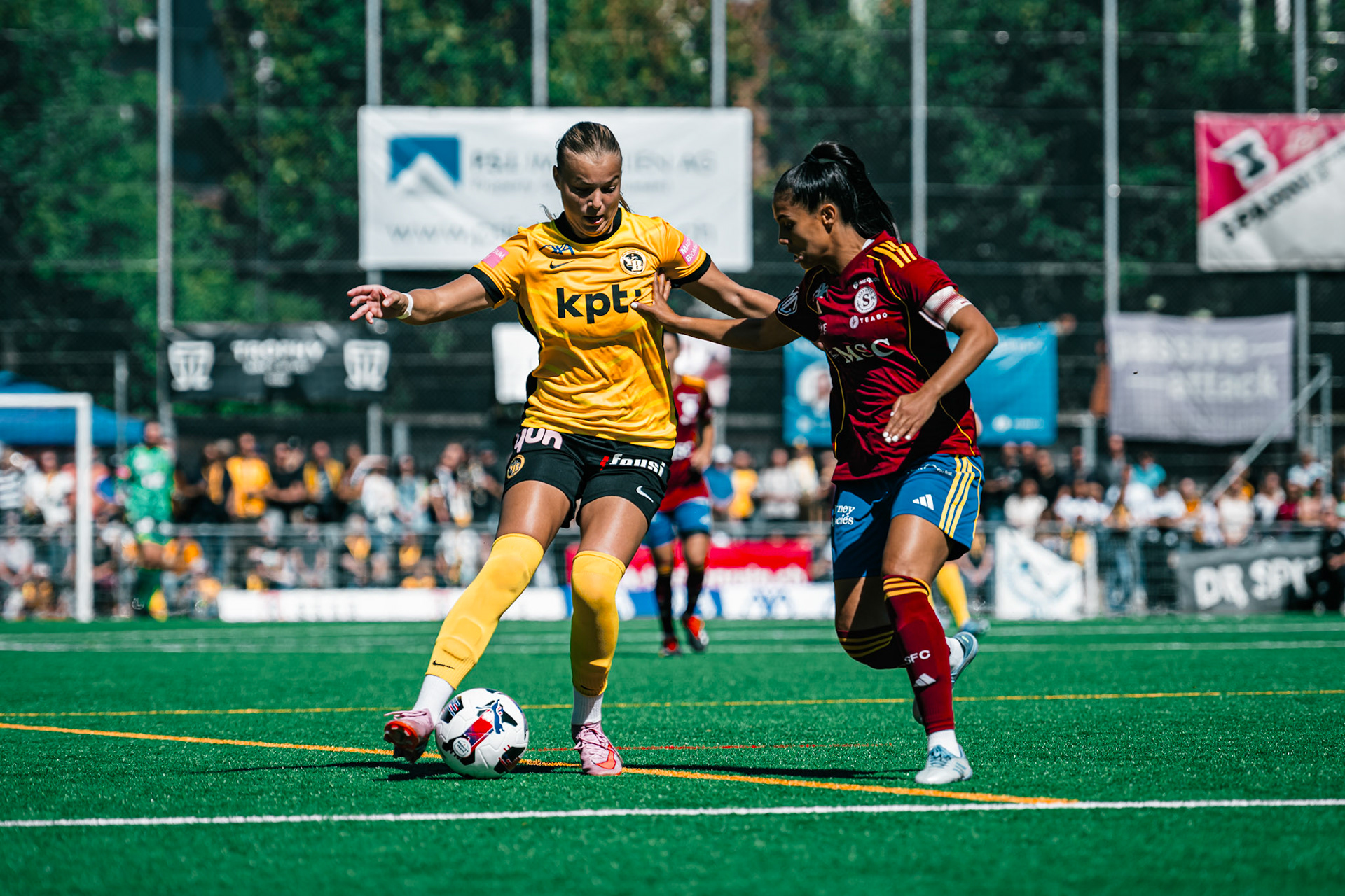 Match de l’AXA Women’s Super League opposant BSC YB Frauen et Servette FC Chênois Féminin au Spitalacker (Kunstrasenfeld), Bern. (Christian António/LibsVisuals.com)
