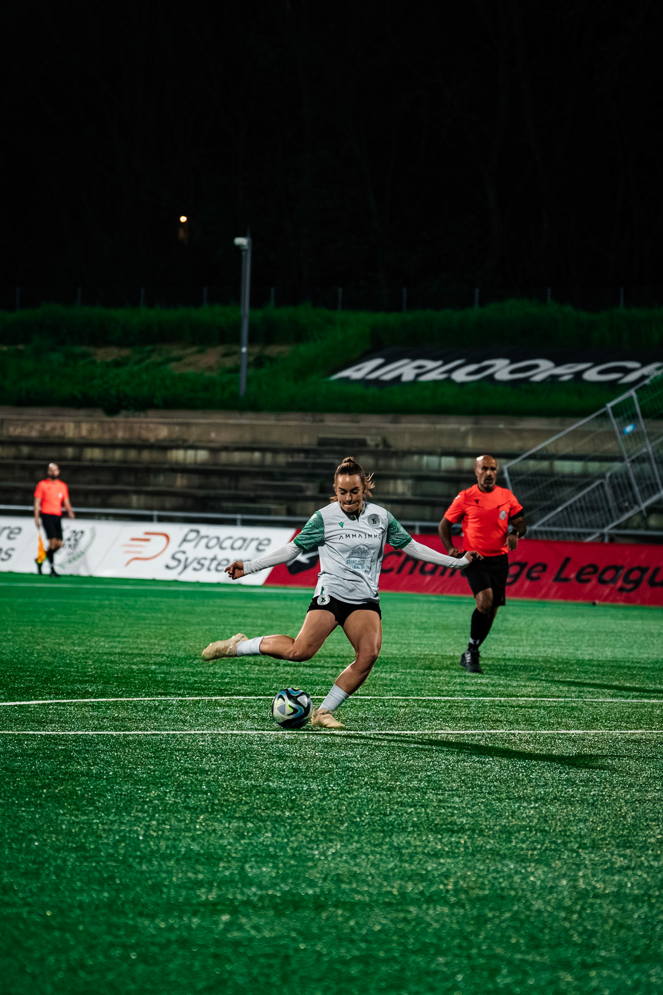 Etoile Carouge FC et Yverdon Sport FC au  Stade de la Fontenette (Christian António/LibsVisuals.com)