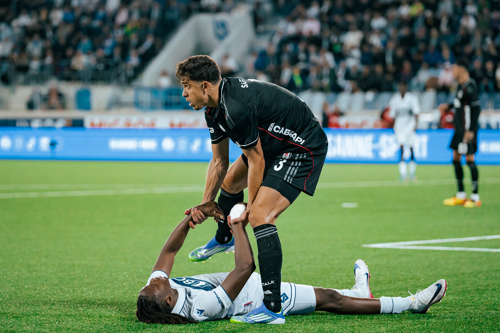 Match aller du tour de barrage de l’UEFA Europa Conference League 2025/26 opposant Lausanne-Sport et le Beşiktaş JK au Stade de la Tuilière. (Christian António/LibsVisuals.com)