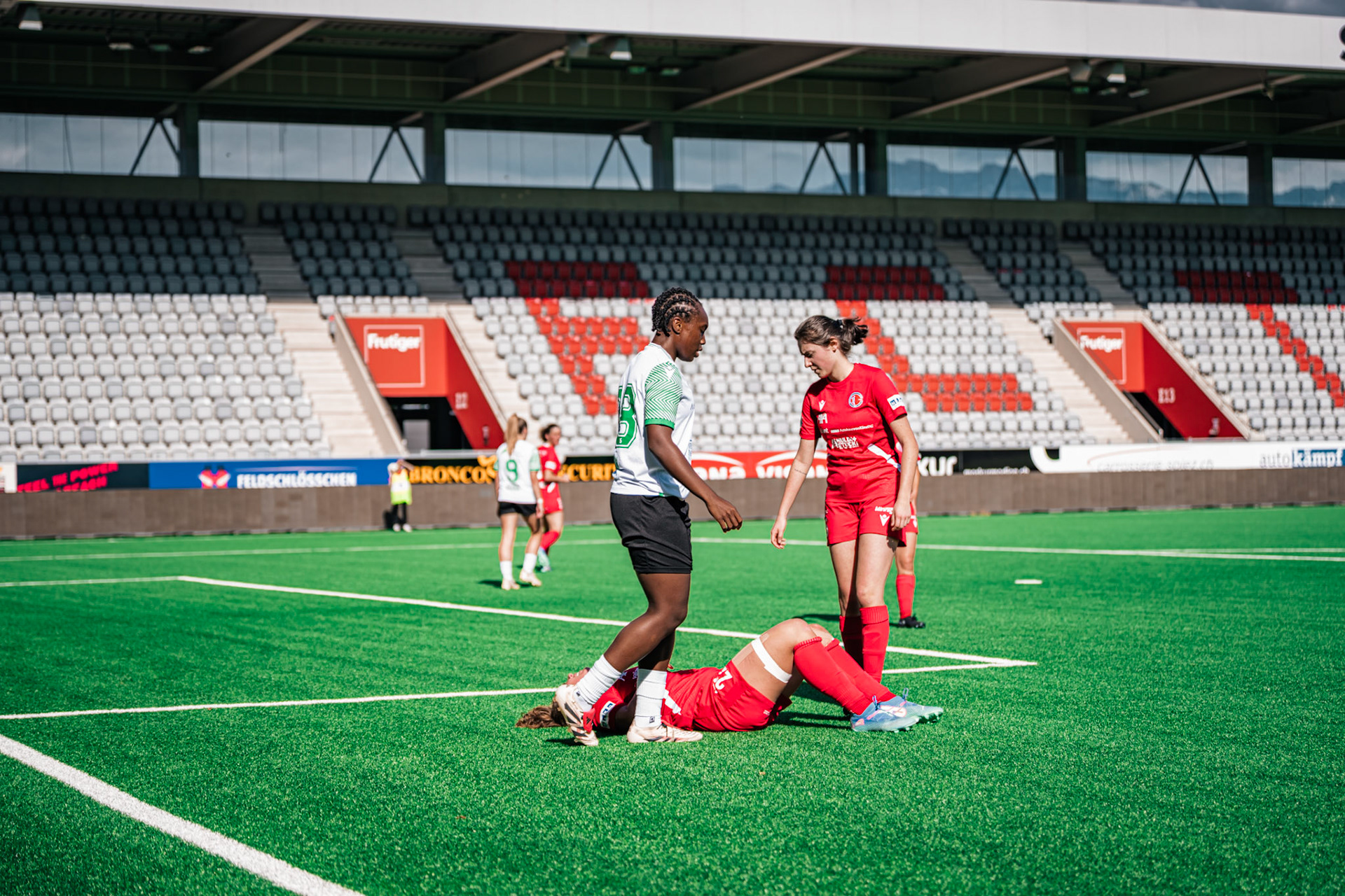 Frauenteam Thun Berner-Oberland et Yverdon Sport FC à la Stockhorn Arena. (Christian António/LibsVisuals.com)
