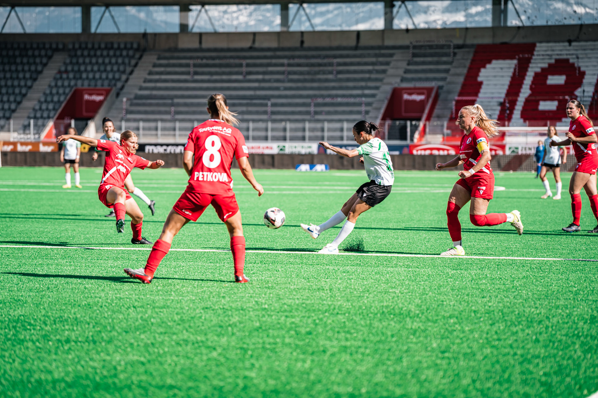 Frauenteam Thun Berner-Oberland et Yverdon Sport FC à la Stockhorn Arena. (Christian António/LibsVisuals.com)