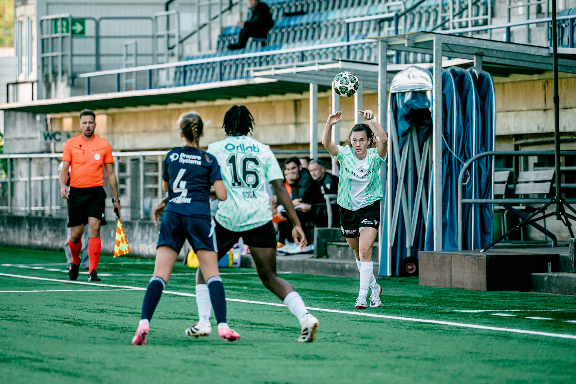 Match de championnat LNB (féminine) opposant l’Etoile Carouge FC à Yverdon Sport FC au Stade de la Fontenette à Carouge. (Christian António/LibsVisuals.com)