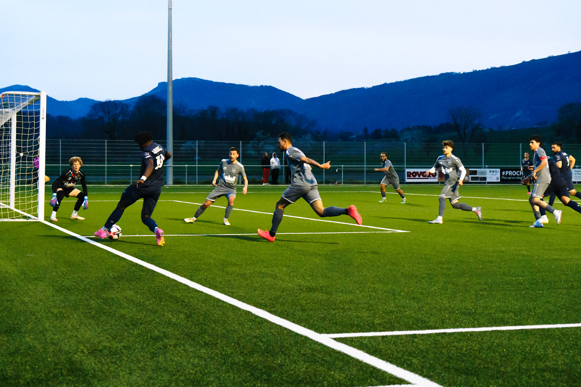 Match 2ème Ligue FC Champagne - FC Grandson-Tuileries au Terrain de Sport de Derrière-Ville à Champagne