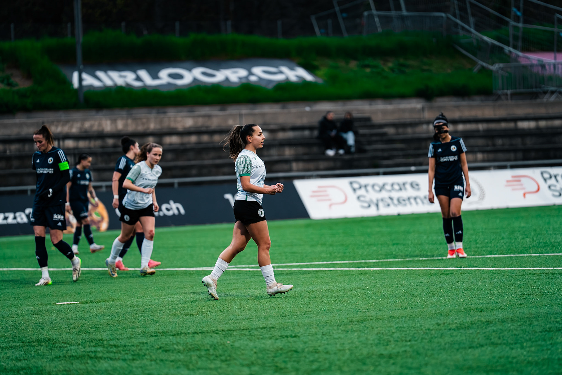 Etoile Carouge FC et Yverdon Sport FC au  Stade de la Fontenette (Christian António/LibsVisuals.com)