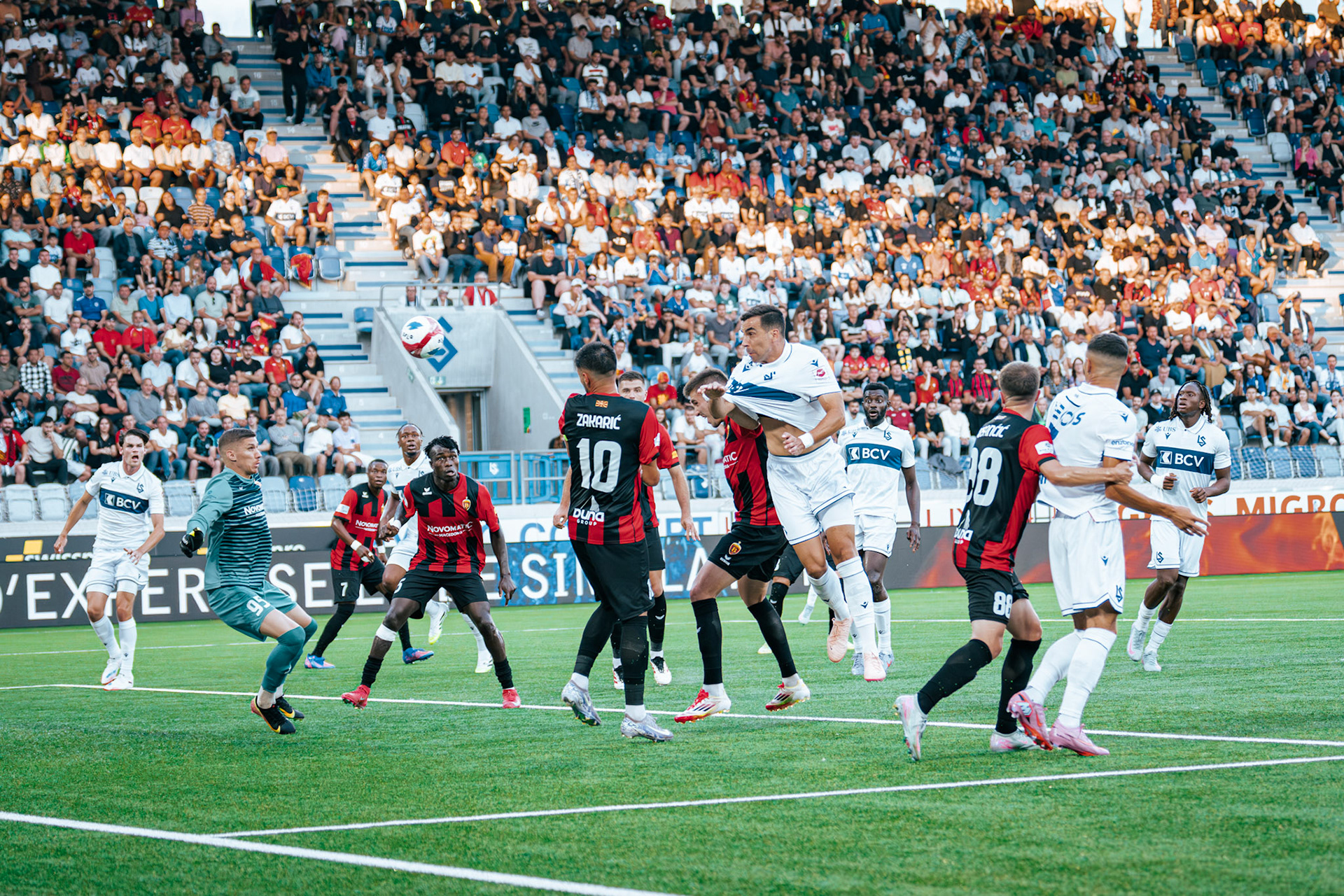 Lausanne-Sport - Vardar Skopje au Stade de la Tuilière. (Christian António/LibsVisuals.com)