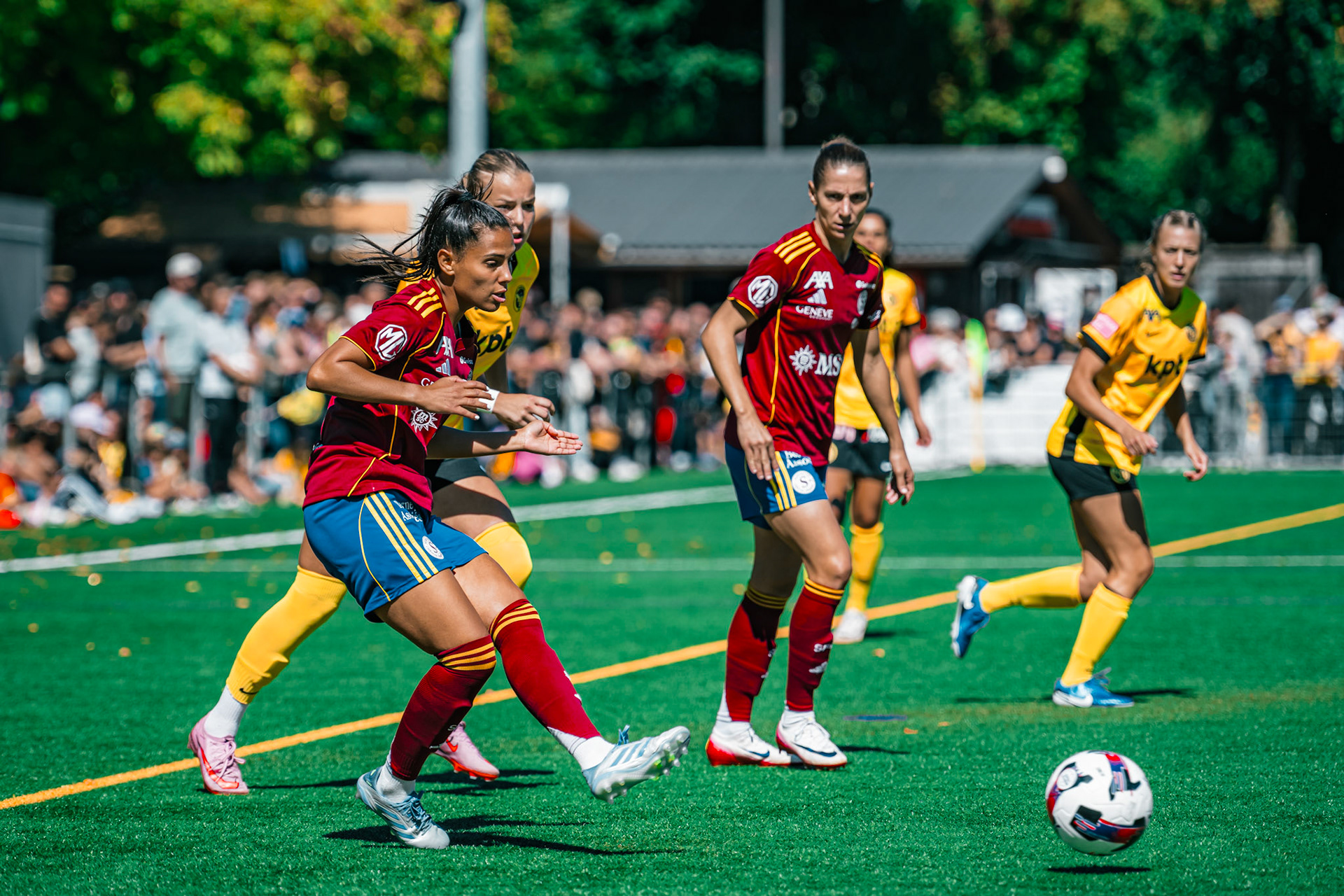 Match de l’AXA Women’s Super League opposant BSC YB Frauen et Servette FC Chênois Féminin au Spitalacker (Kunstrasenfeld), Bern. (Christian António/LibsVisuals.com)