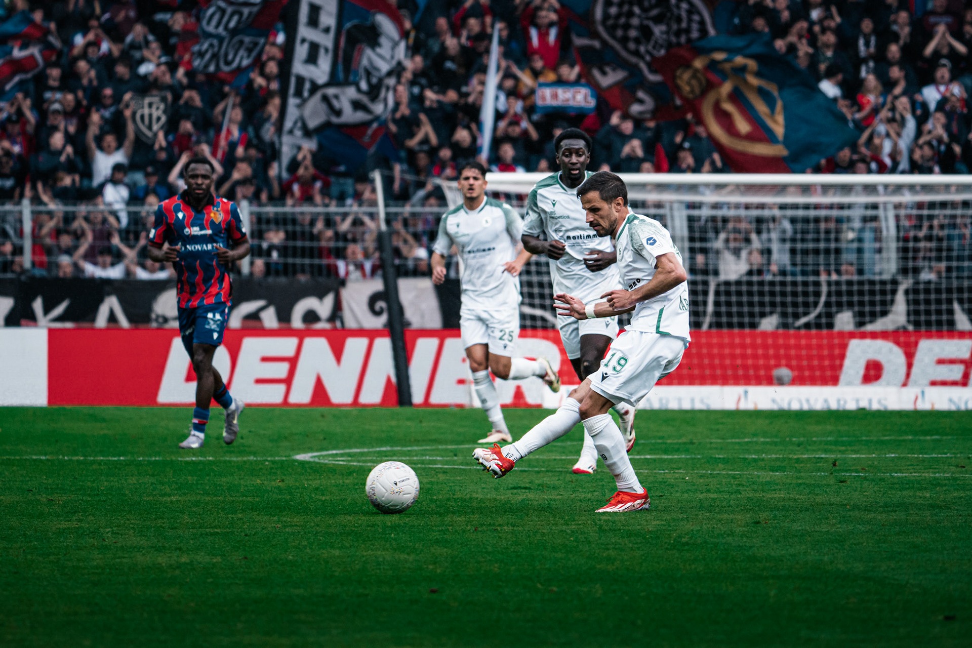 FC Basel 1893 et Yverdon Sport FC au St. Jakob-Park. (Christian António/LibsVisuals.com)