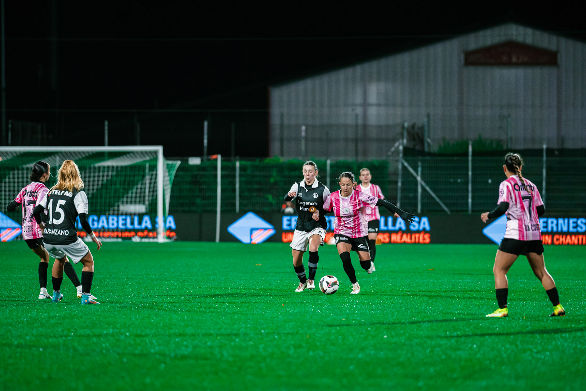 Match de championnat LNB féminine opposant Yverdon Sport FC et le FC Lugano au Stade Municipal, Yverdon-les-Bains. (Christian António / LibsVisuals.com)