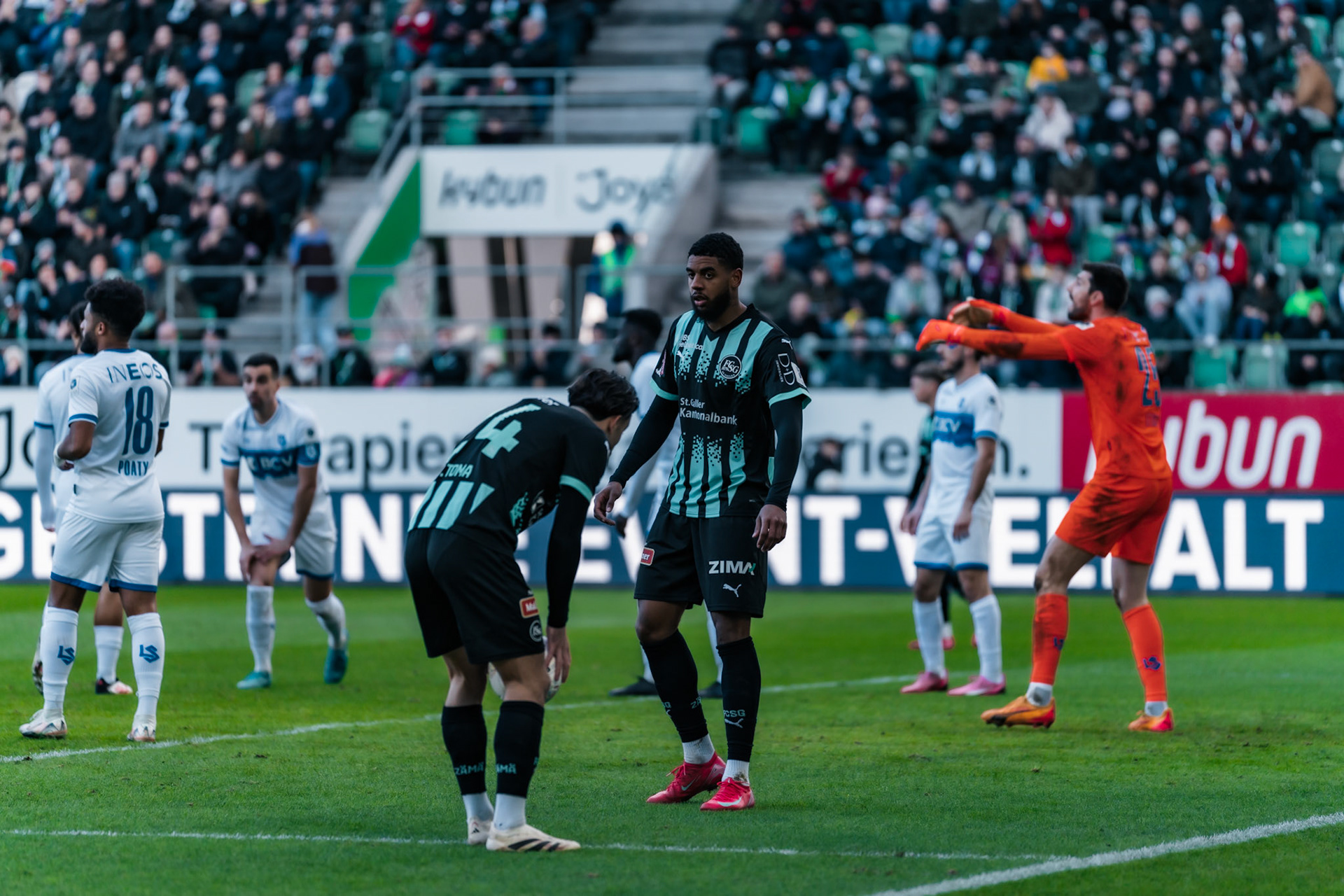FC Saint-Gall 1879 et Lausanne-Sport FC au Kybunpark. (Christian António/LibsVisuals.com)