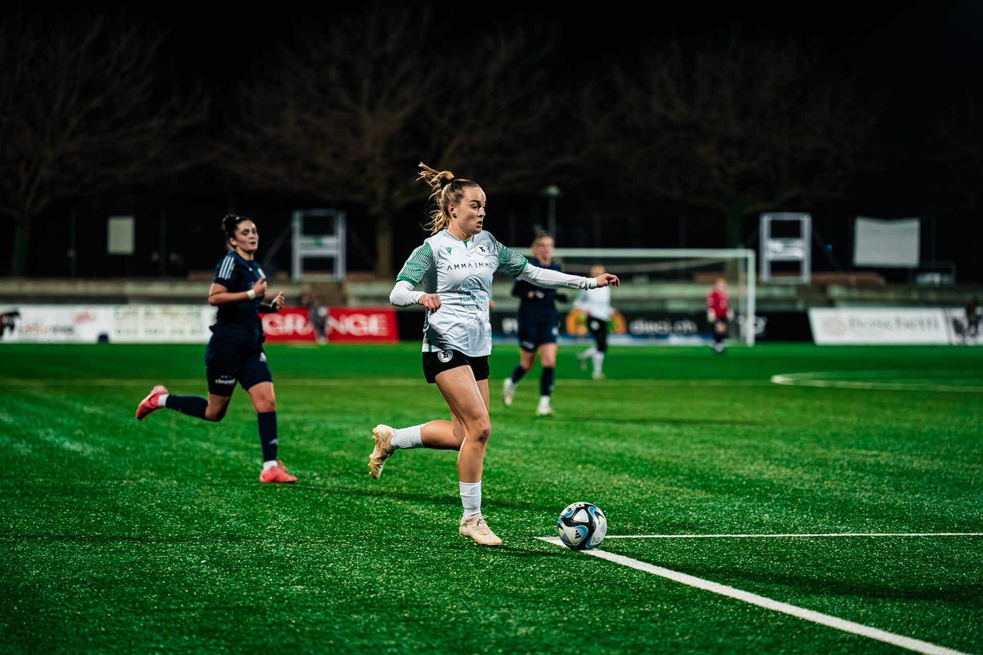 Etoile Carouge FC et Yverdon Sport FC au  Stade de la Fontenette (Christian António/LibsVisuals.com)