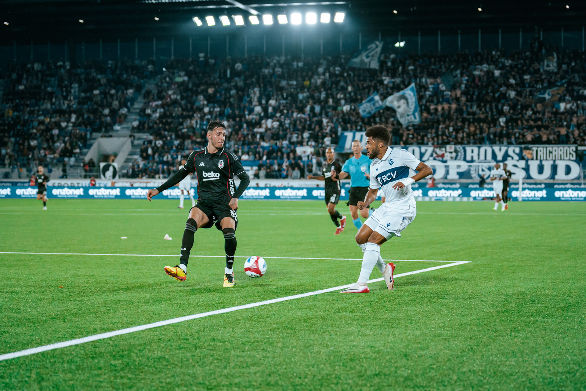 Match aller du tour de barrage de l’UEFA Europa Conference League 2025/26 opposant Lausanne-Sport et le Beşiktaş JK au Stade de la Tuilière. (Christian António/LibsVisuals.com)