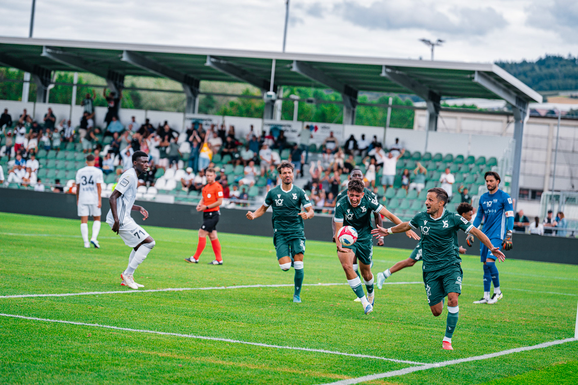 Match opposant Yverdon Sport FC face au Stade Lausanne Ouchy au Stade Municipal. (Christian António/LibsVisuals.com)