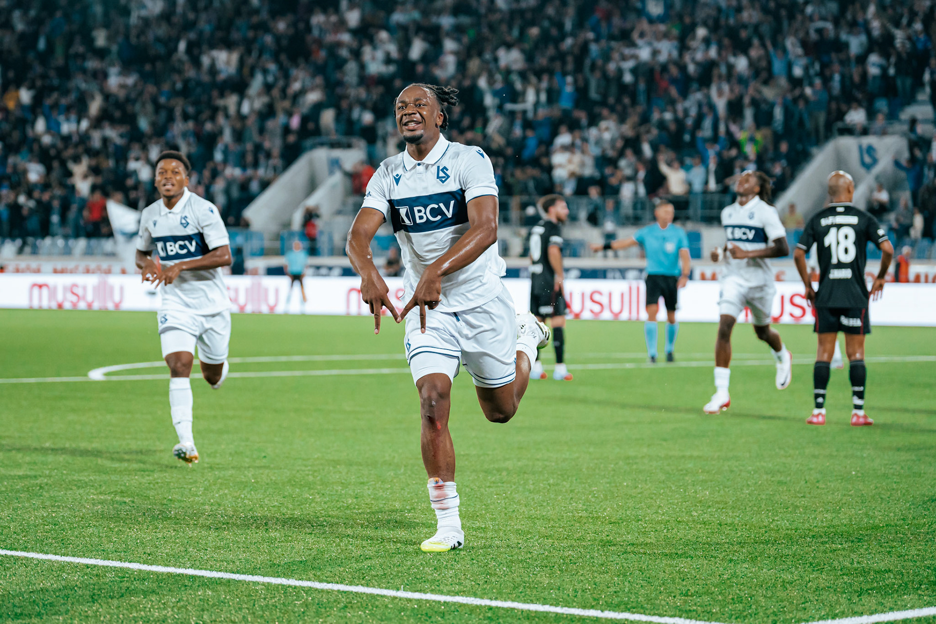 Match aller du tour de barrage de l’UEFA Europa Conference League 2025/26 opposant Lausanne-Sport et le Beşiktaş JK au Stade de la Tuilière. (Christian António/LibsVisuals.com)