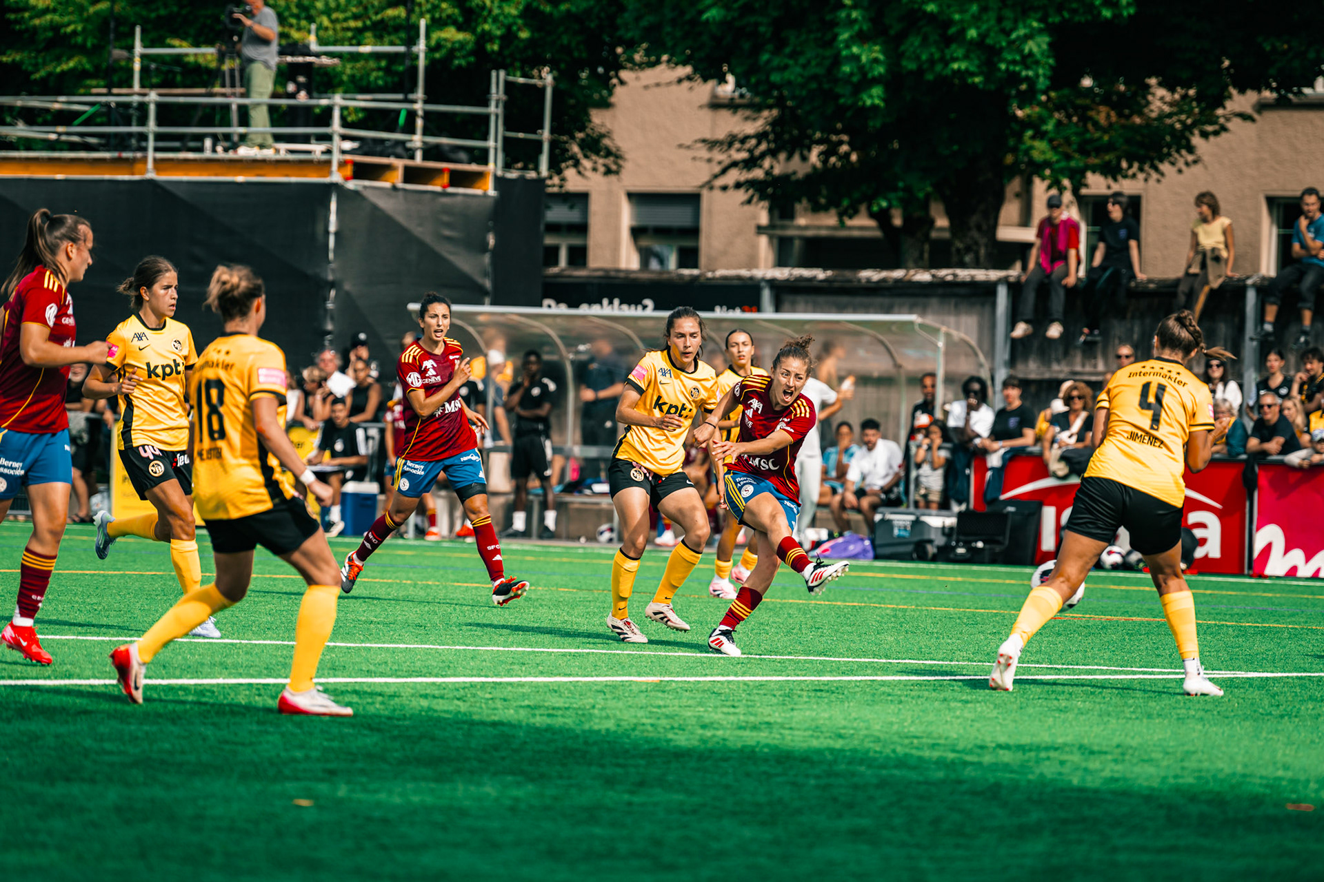 Match de l’AXA Women’s Super League opposant BSC YB Frauen et Servette FC Chênois Féminin au Spitalacker (Kunstrasenfeld), Bern. (Christian António/LibsVisuals.com)