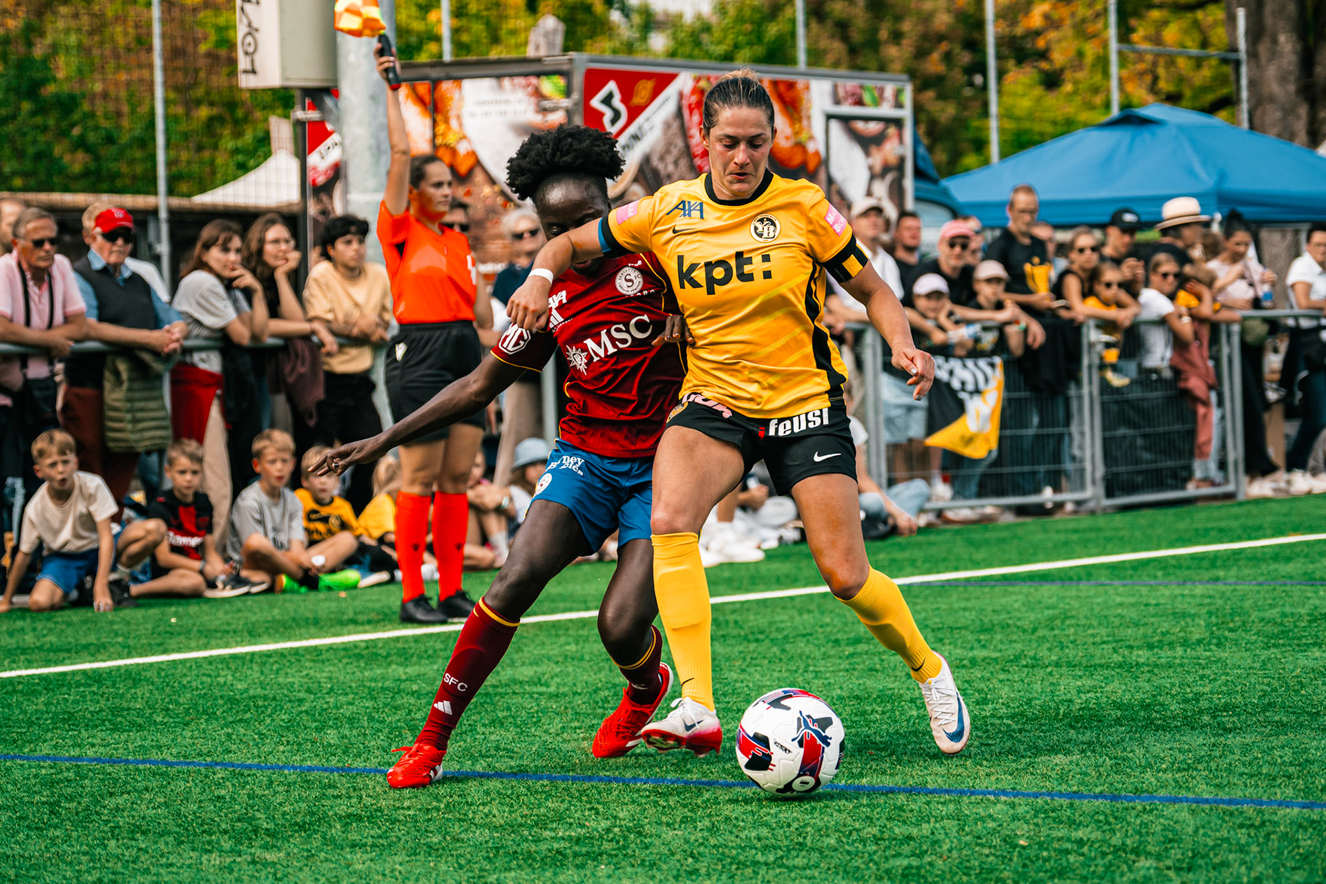 Match de l’AXA Women’s Super League opposant BSC YB Frauen et Servette FC Chênois Féminin au Spitalacker (Kunstrasenfeld), Bern. (Christian António/LibsVisuals.com)
