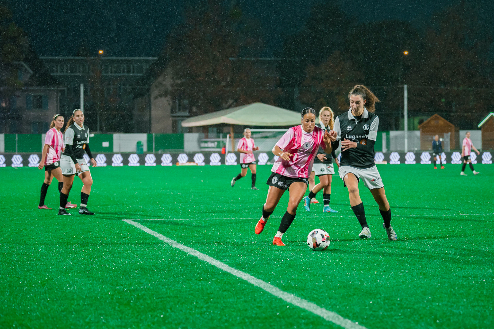 Match de championnat LNB féminine opposant Yverdon Sport FC et le FC Lugano au Stade Municipal, Yverdon-les-Bains. (Christian António / LibsVisuals.com)