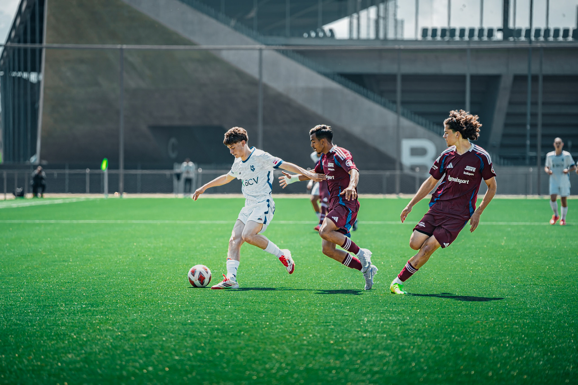 FC Lausanne-Sport M-17 et Servette FC M-17 au Centre sportif+ Stade de la Tuilière. (Christian António/LibsVisuals.com)